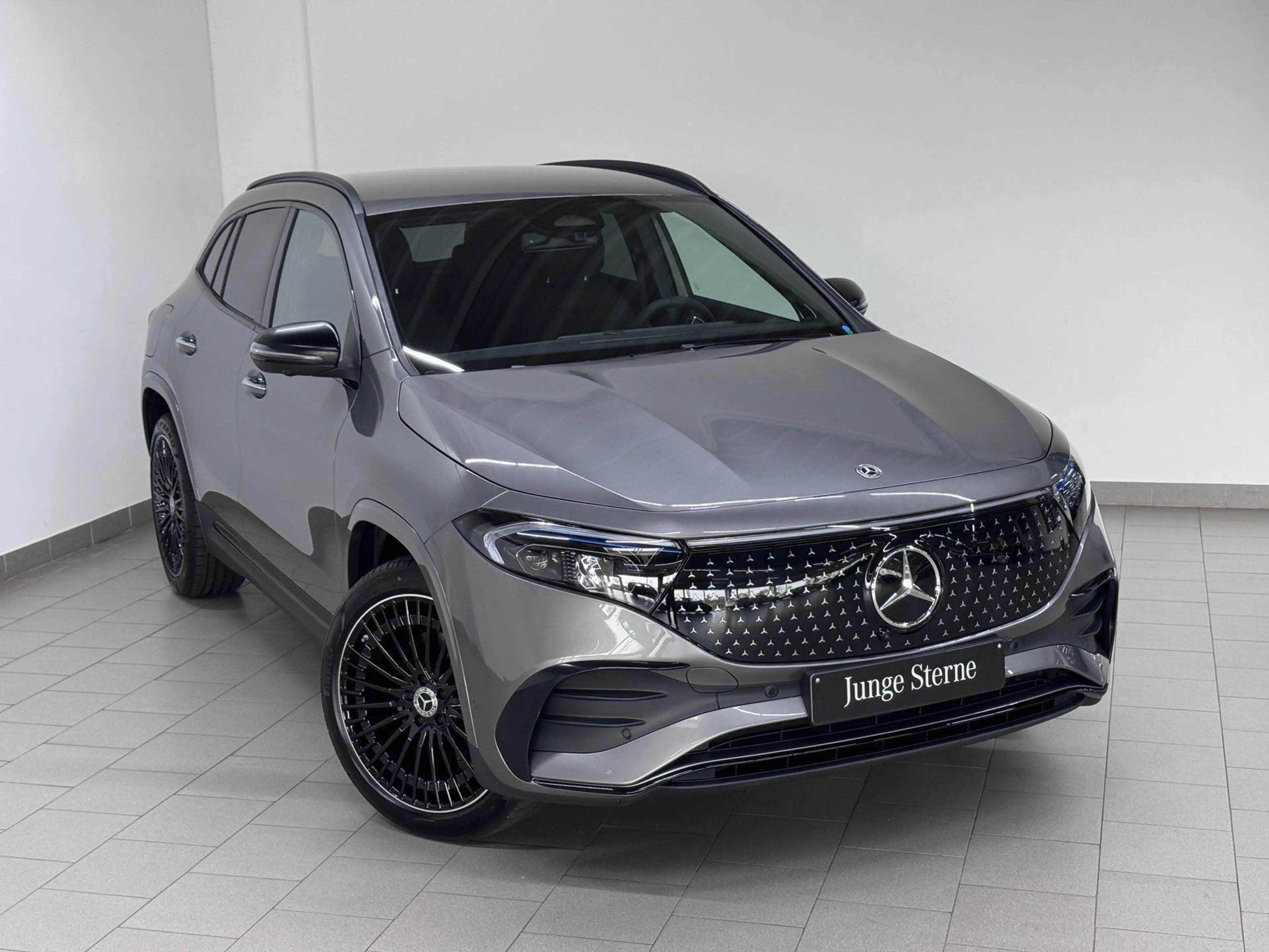 Mercedes-Benz EQA 300 4M AMG+NIGHT+LEDER+DISTR+HUD+KEY+360° — photo 2