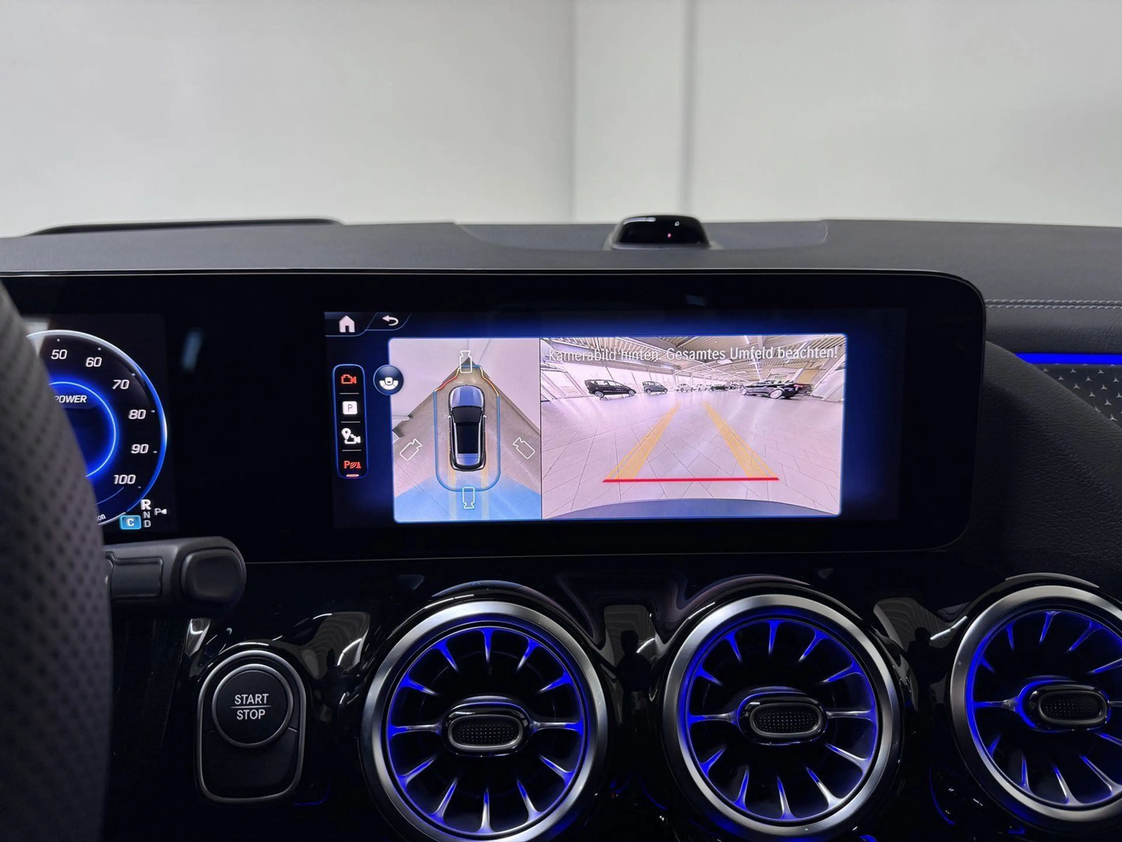 Mercedes-Benz EQA 300 4M AMG+NIGHT+LEDER+DISTR+HUD+KEY+360° — photo 11