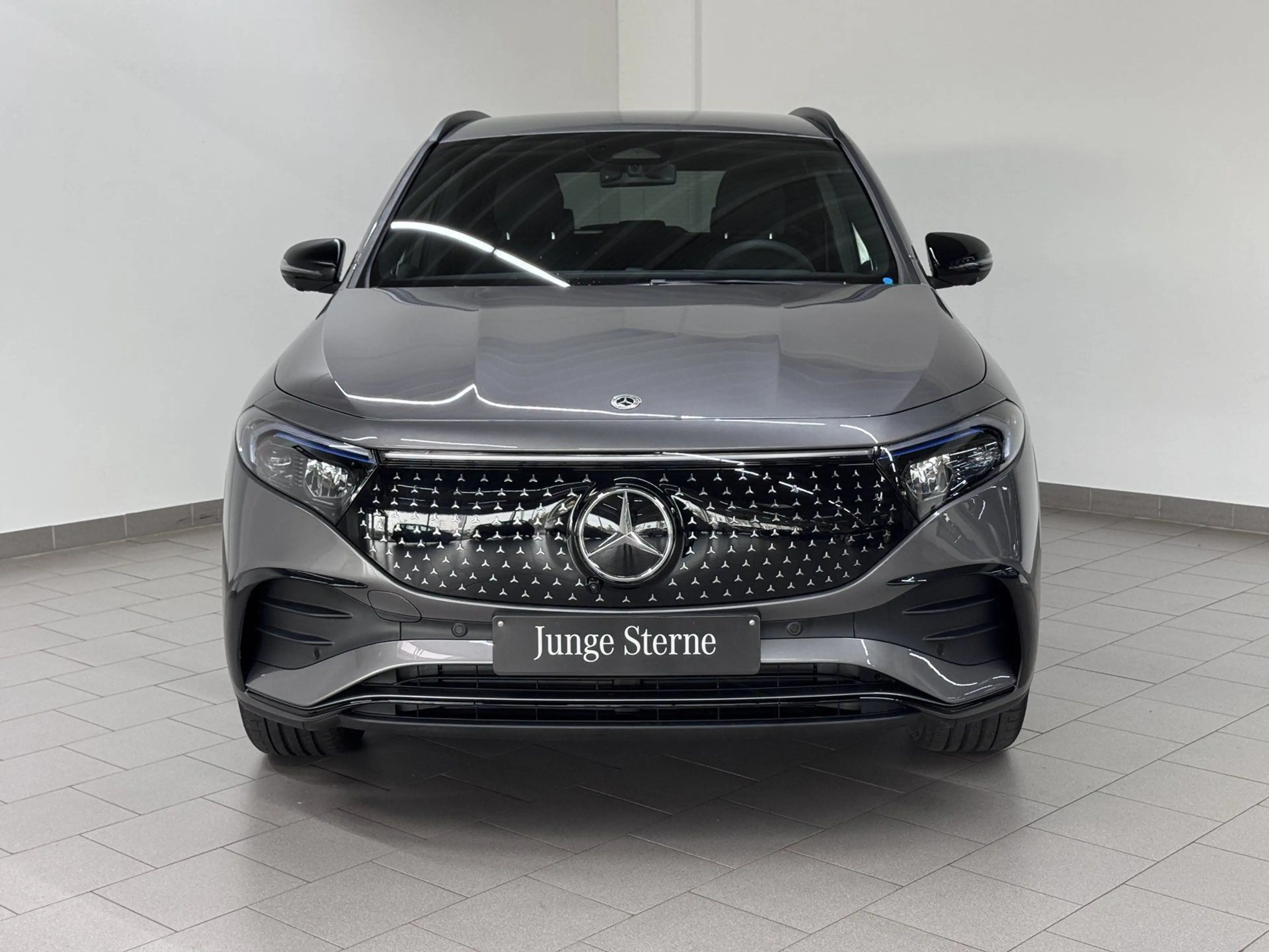 Mercedes-Benz EQA 300 4M AMG+NIGHT+LEDER+DISTR+HUD+KEY+360° — photo 4