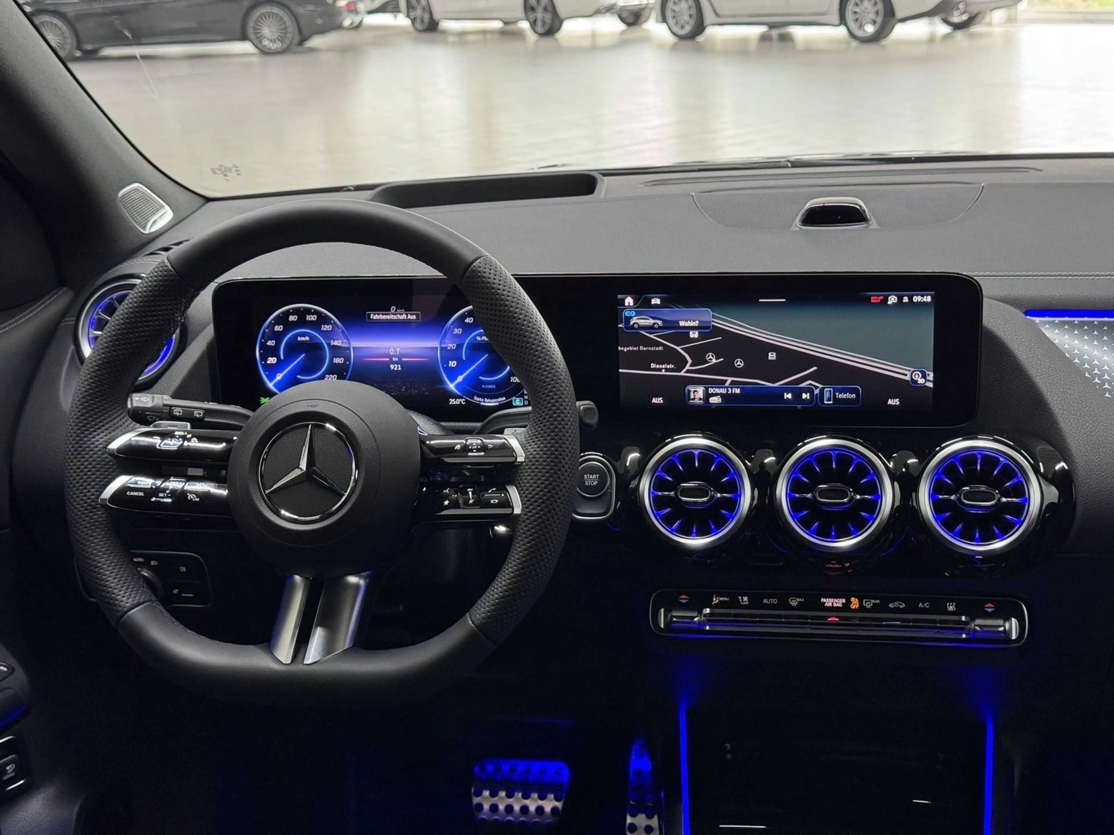 Mercedes-Benz EQA 300 4M AMG+NIGHT+LEDER+DISTR+HUD+KEY+360° — photo 10