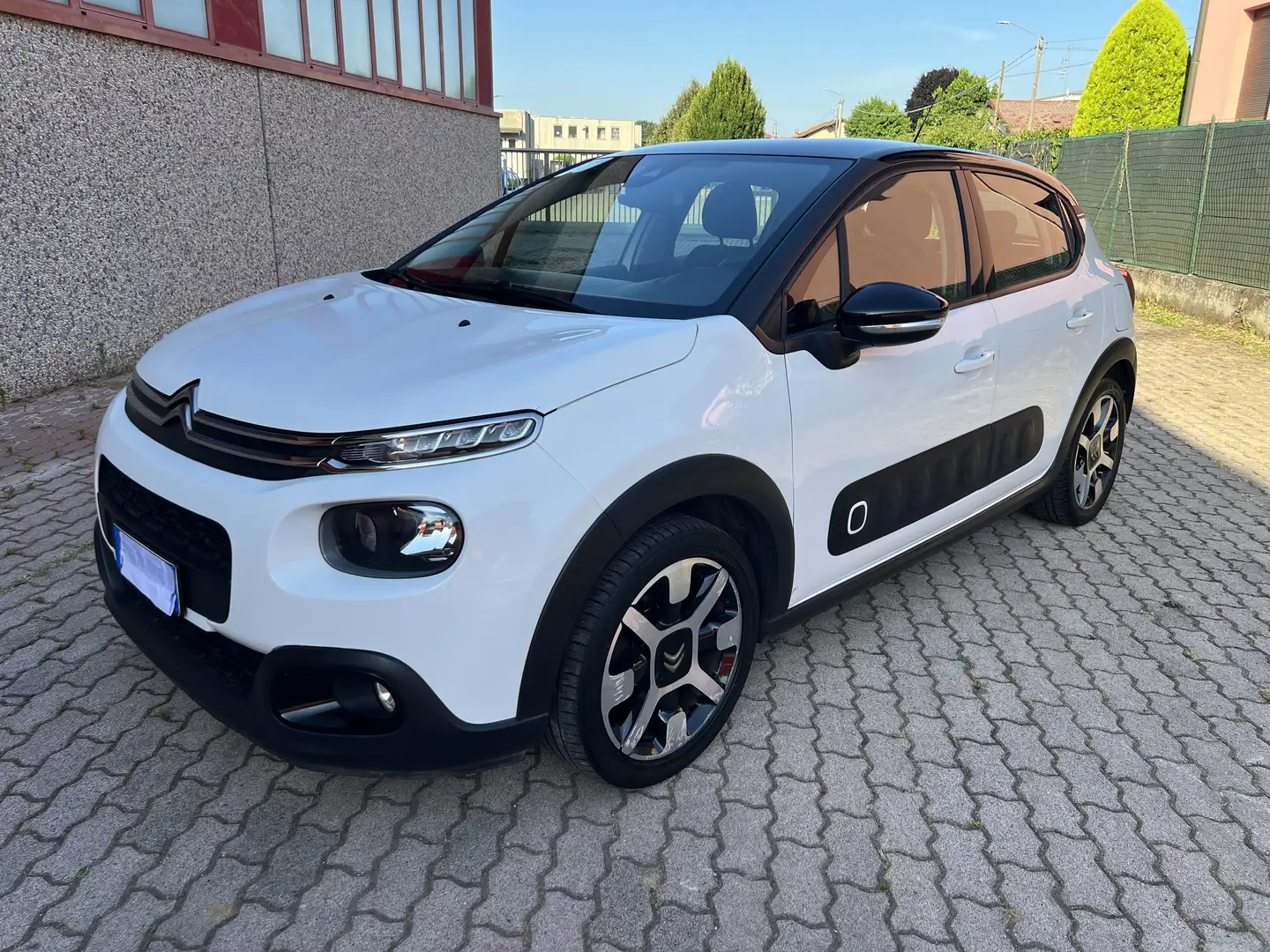 Citroen C3 1.2 puretech Shine 82cv. Autovettura 5Posti Euro6. Bianco - 1
