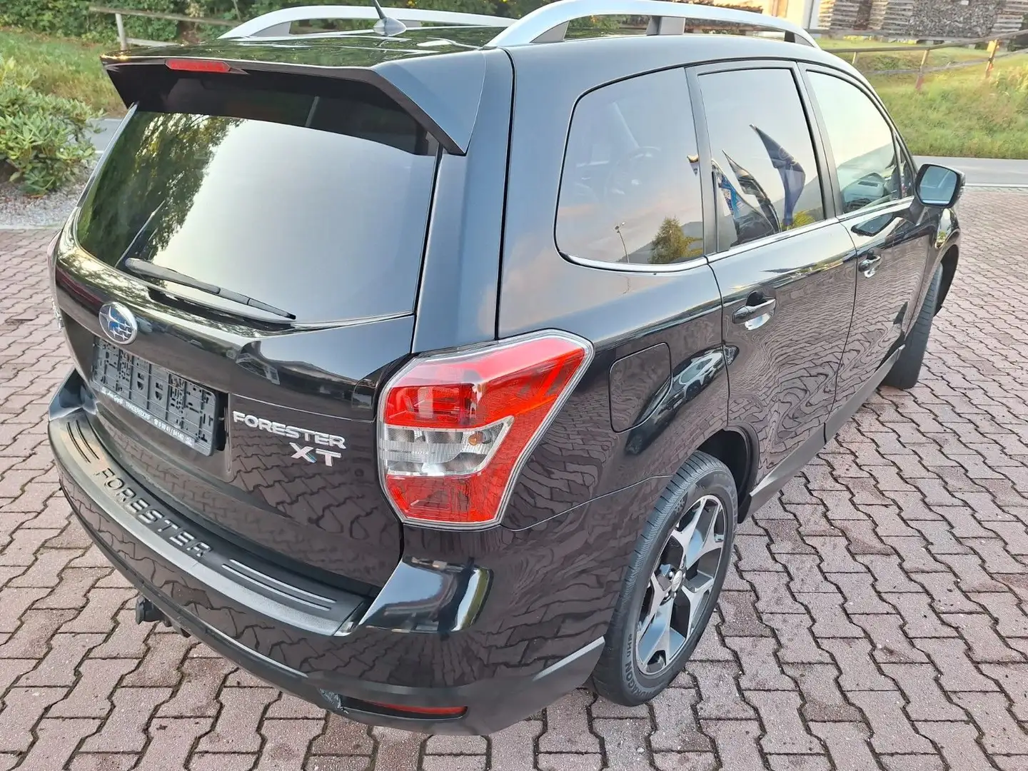 Subaru Forester 2.0XT Platinum Lin. Autogas, AHK Noir - 2