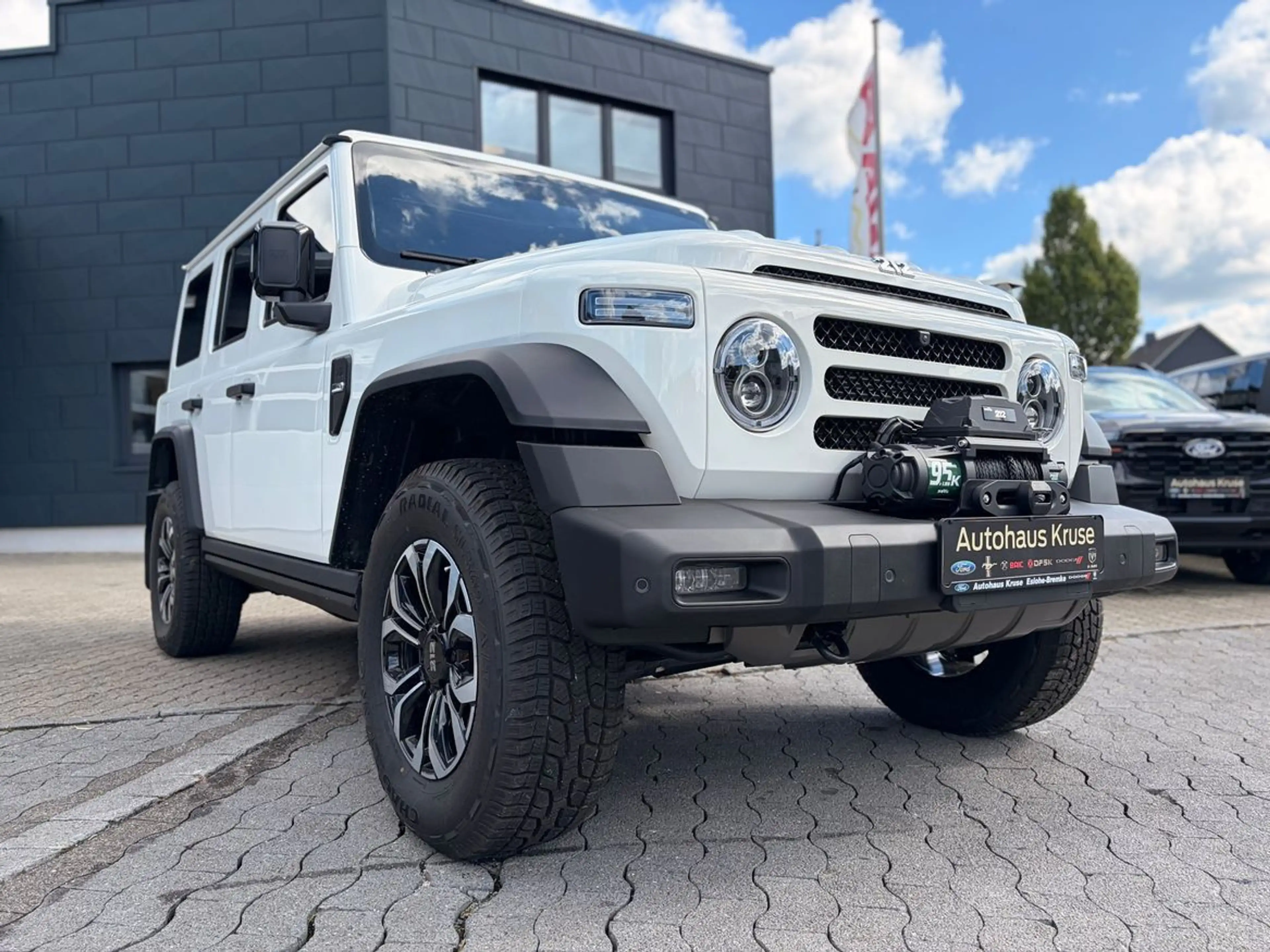 BAW 212 B - 2.0 L Benzin 160kW/218PS Aut.Allrad — photo 2