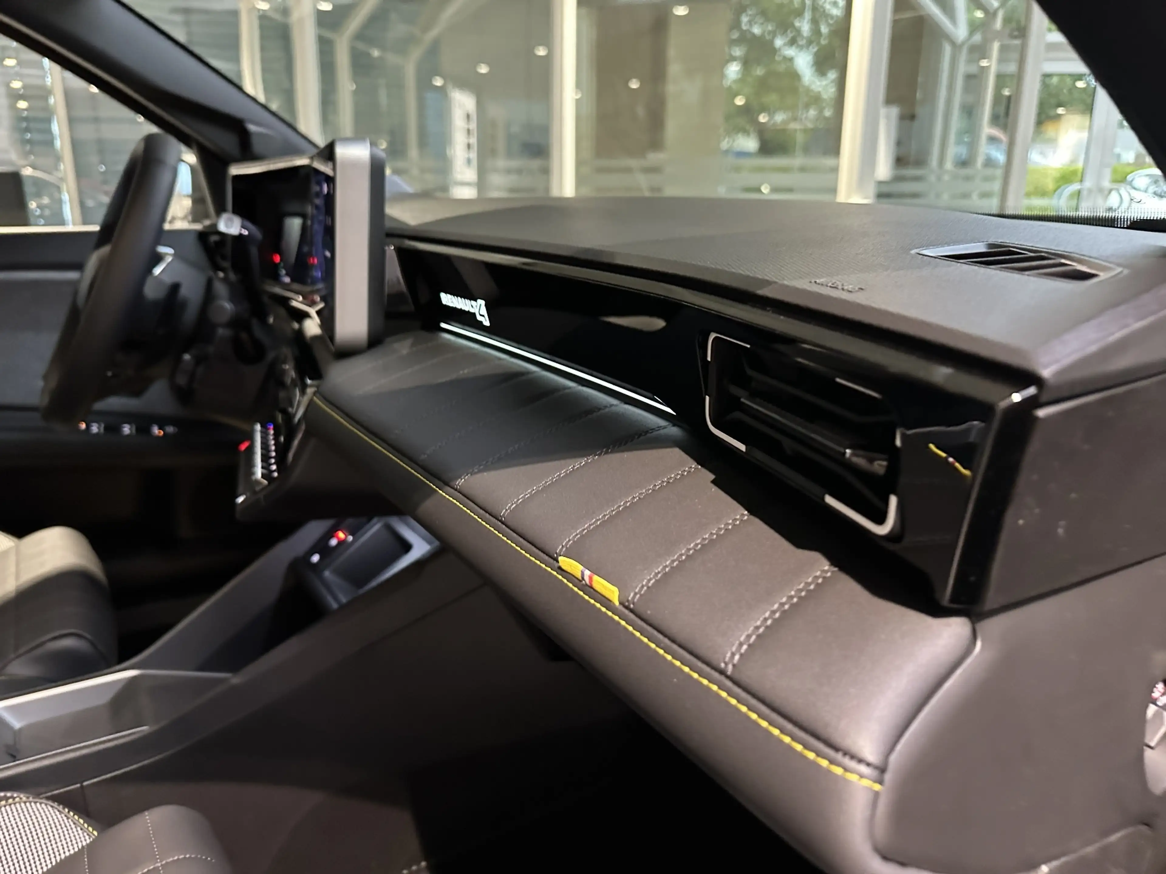 Renault R 4 Iconic 150 PS Comfort Range — photo 10