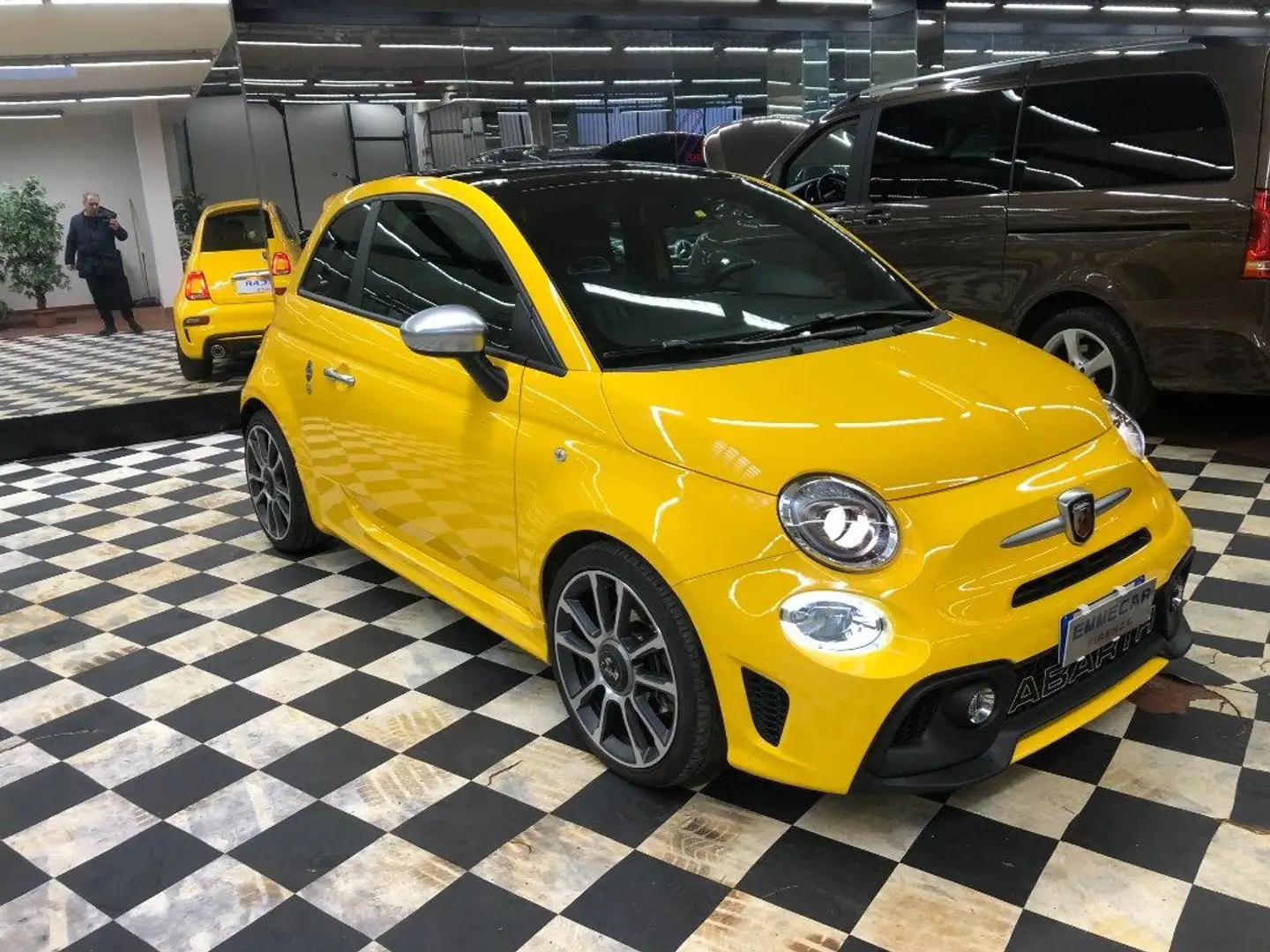 Abarth 595 1.4 Turbo T-Jet 165 CV Turismo Gelb - 2