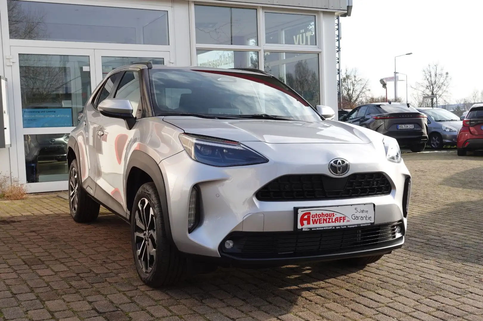 Toyota Yaris Cross 1,5l 130 PS Teamplayer 5J Garantie Silber - 2