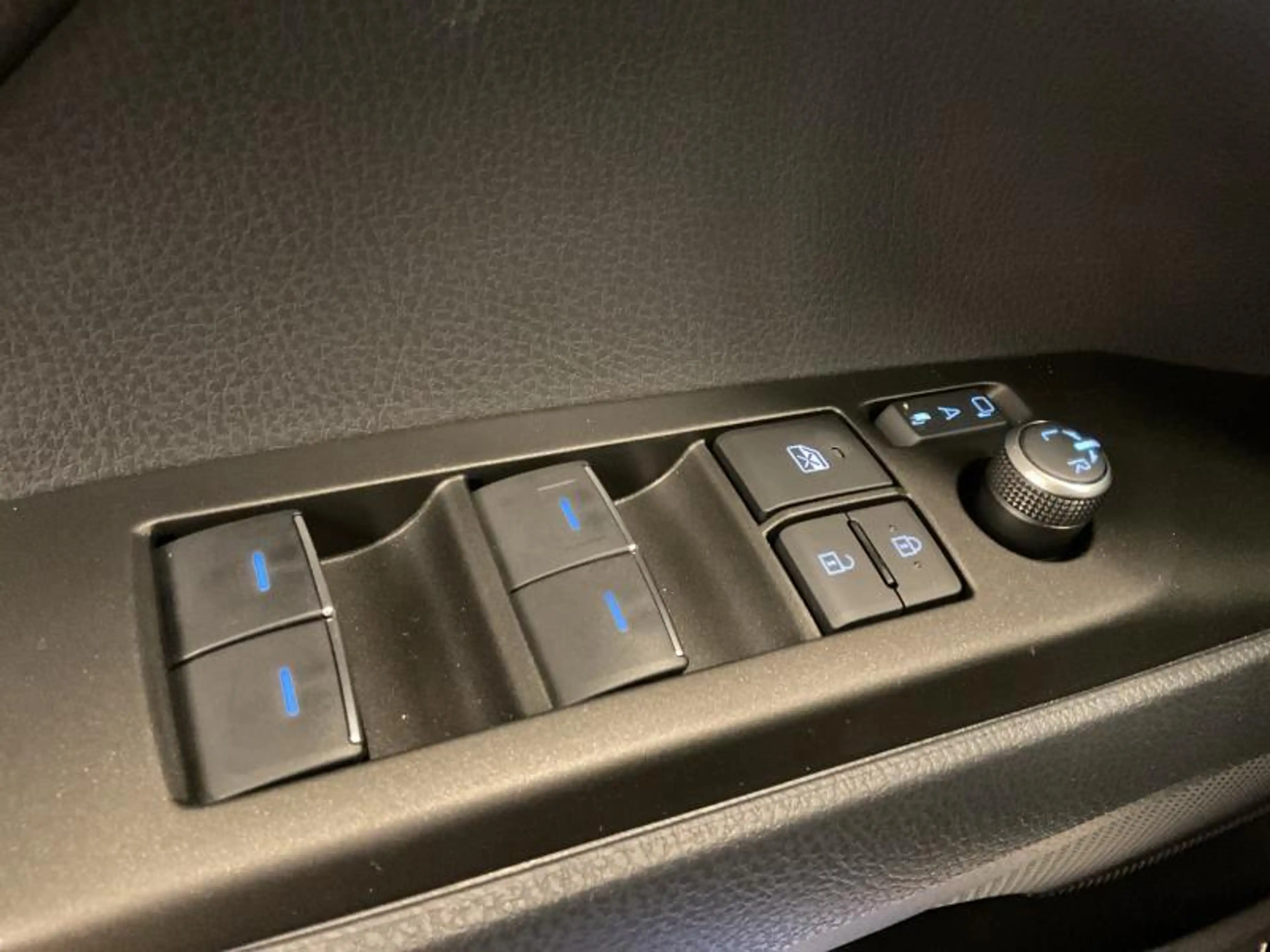 Toyota Camry Premium Plus — photo 10