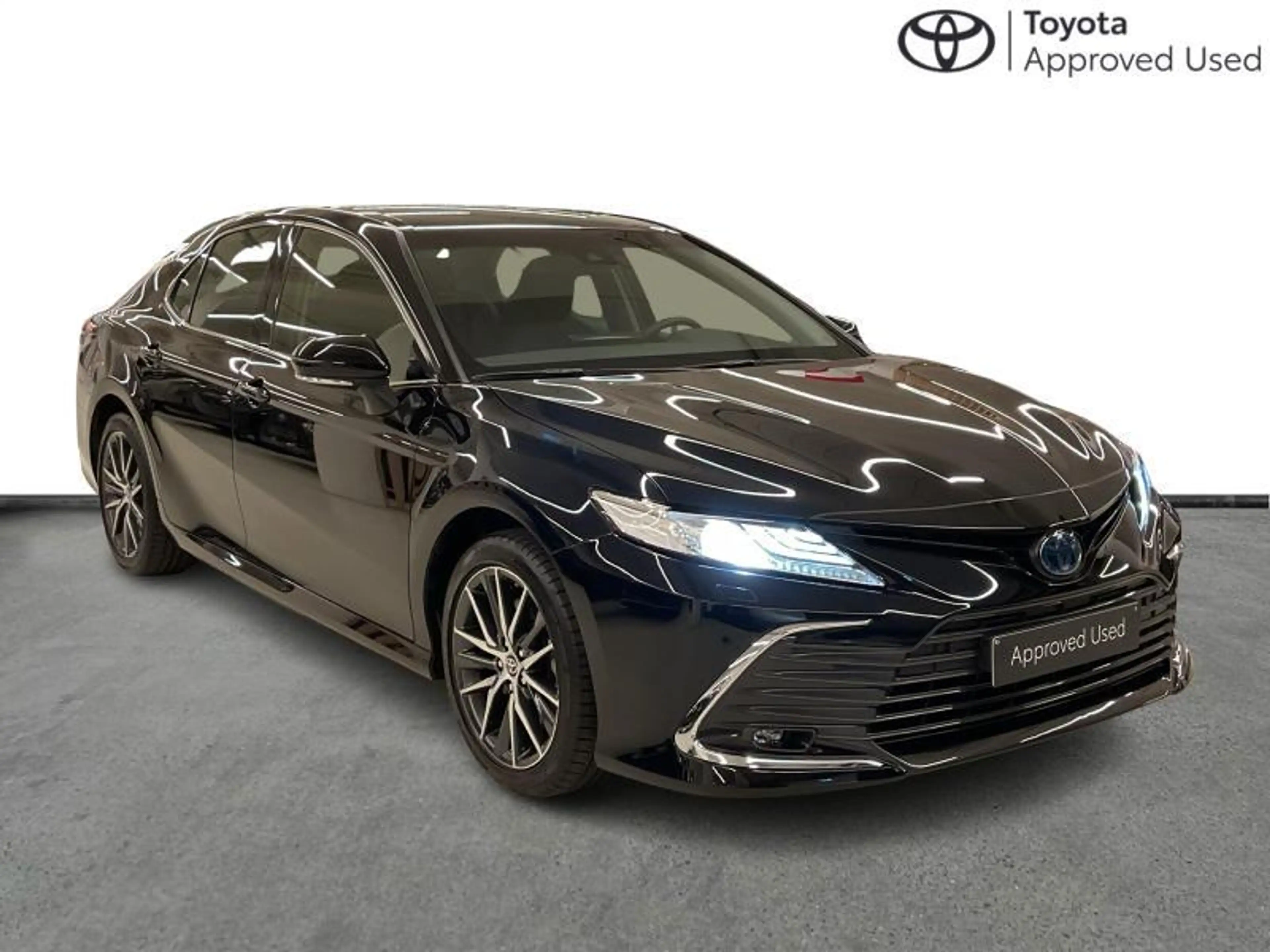 Toyota Camry Premium Plus — photo 9