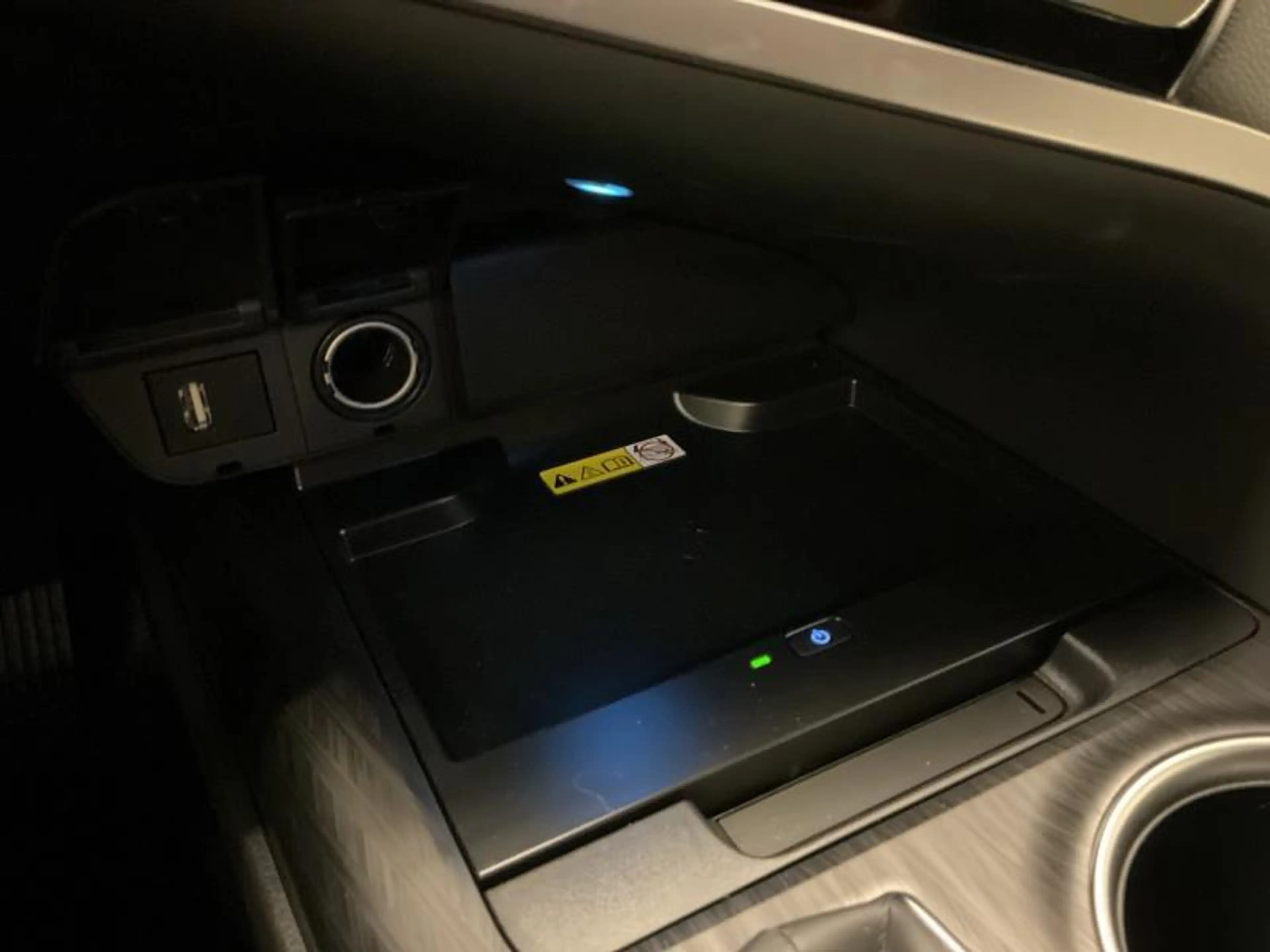 Toyota Camry Premium Plus — photo 13