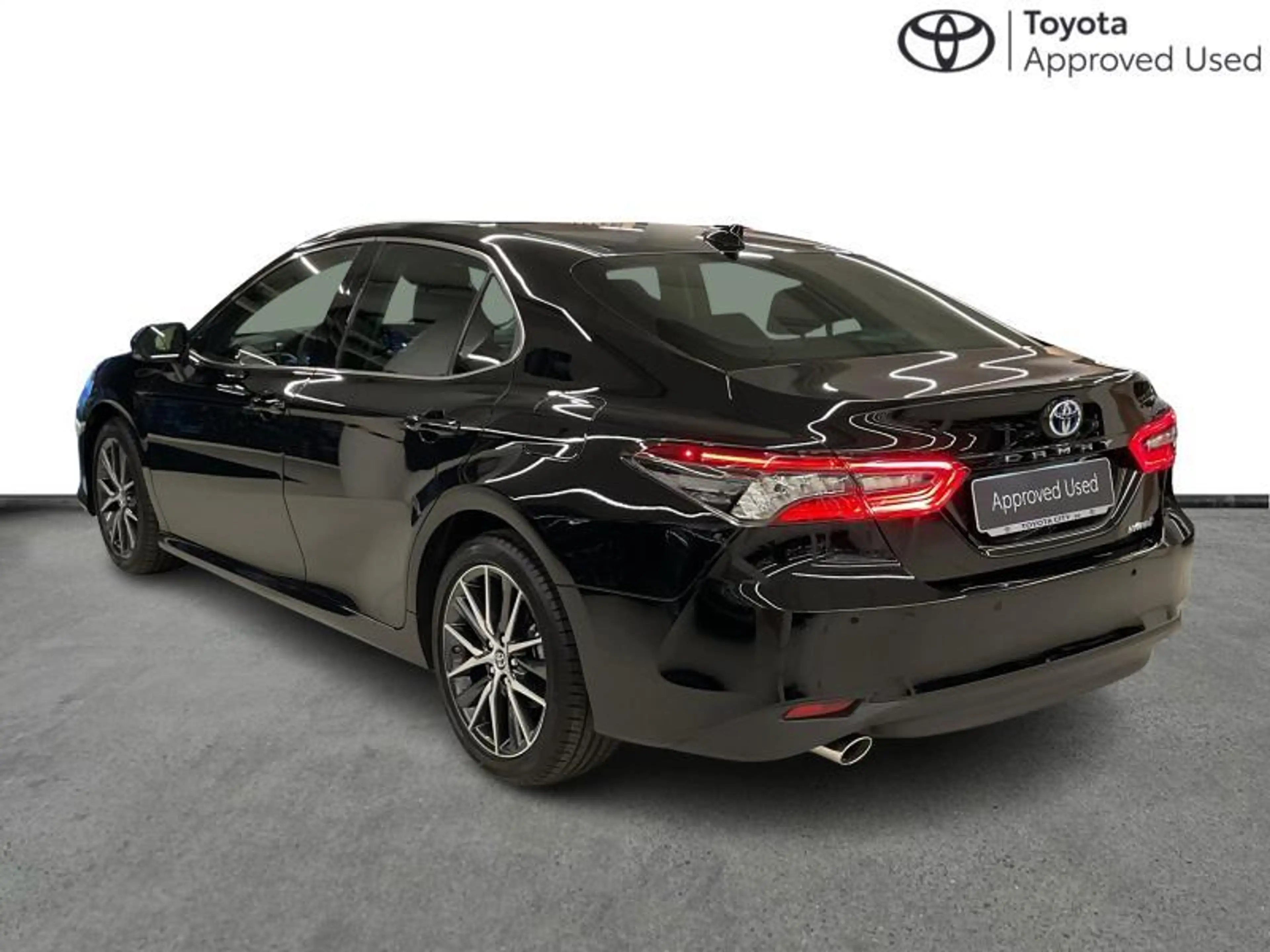 Toyota Camry Premium Plus — photo 2