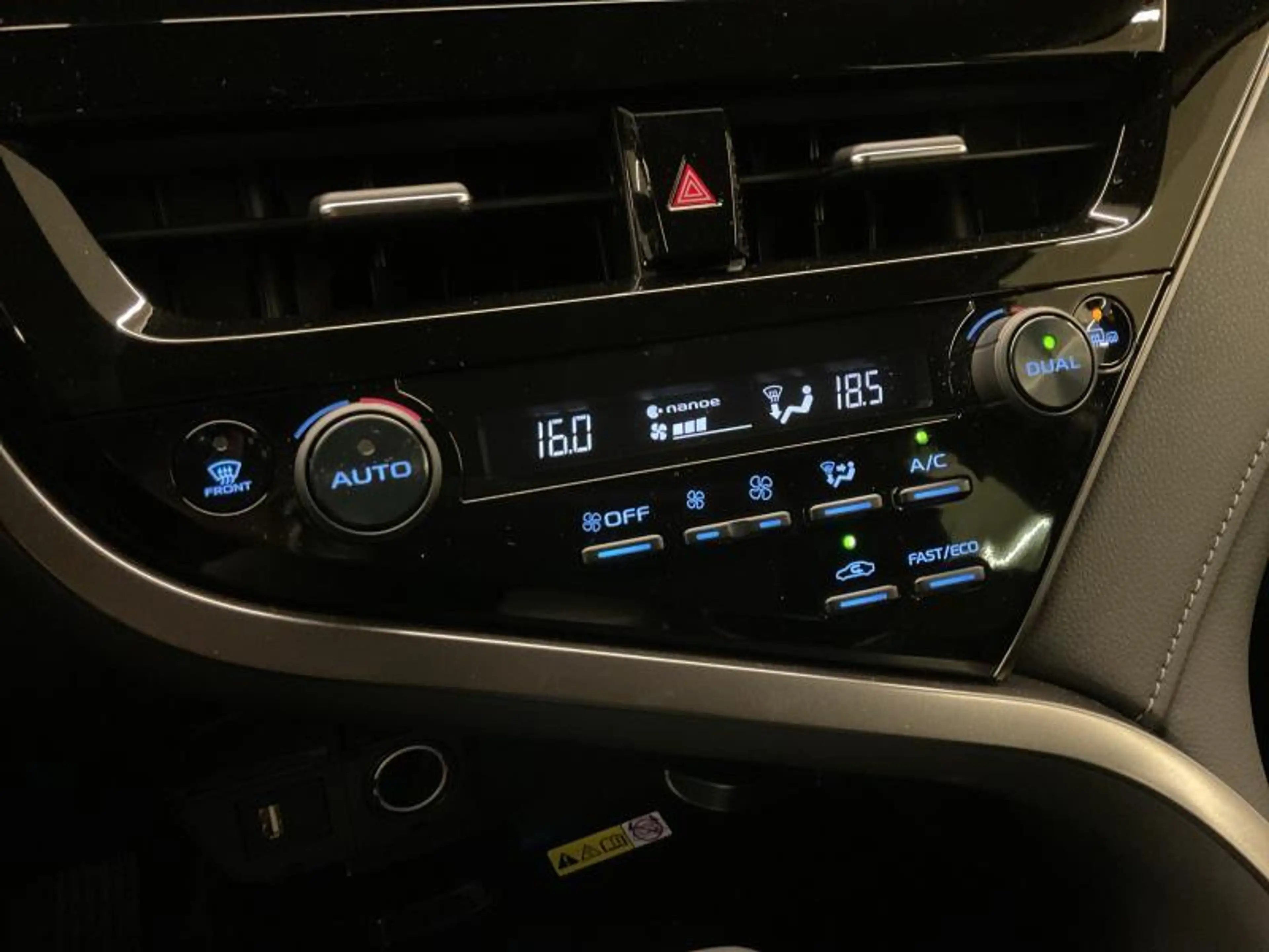 Toyota Camry Premium Plus — photo 14