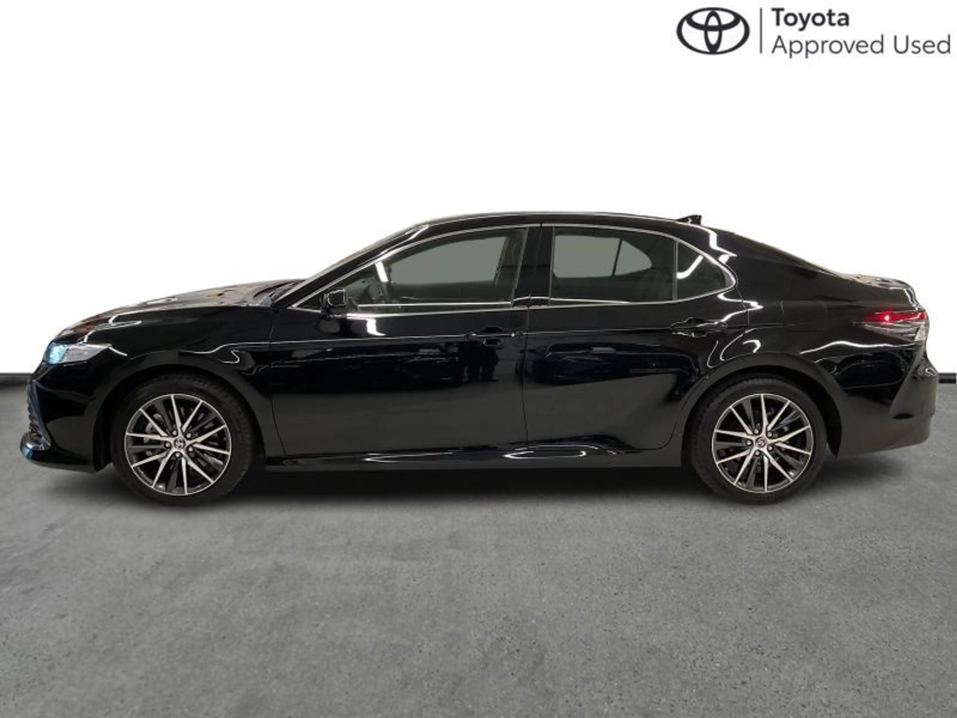 Toyota Camry Premium Plus — photo 3