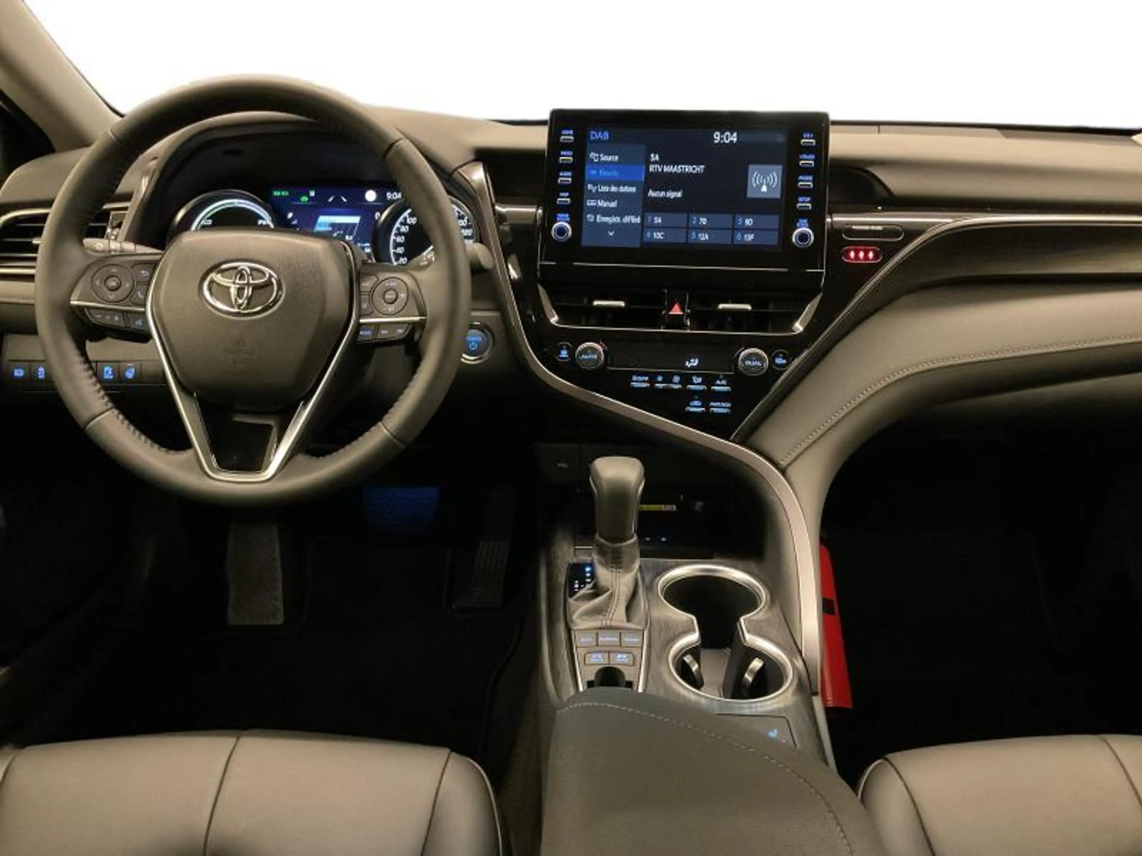 Toyota Camry Premium Plus — photo 7