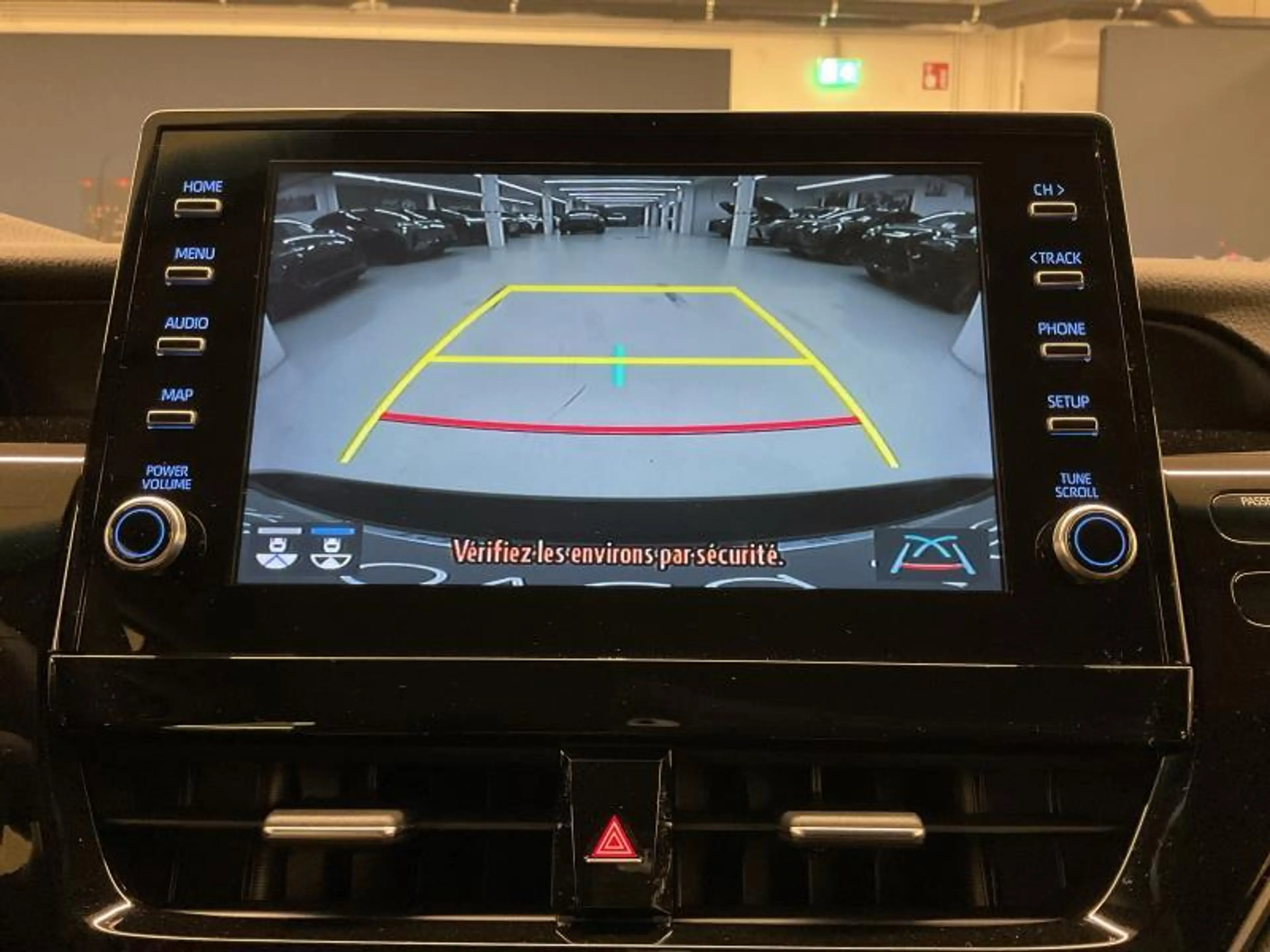 Toyota Camry Premium Plus — photo 15