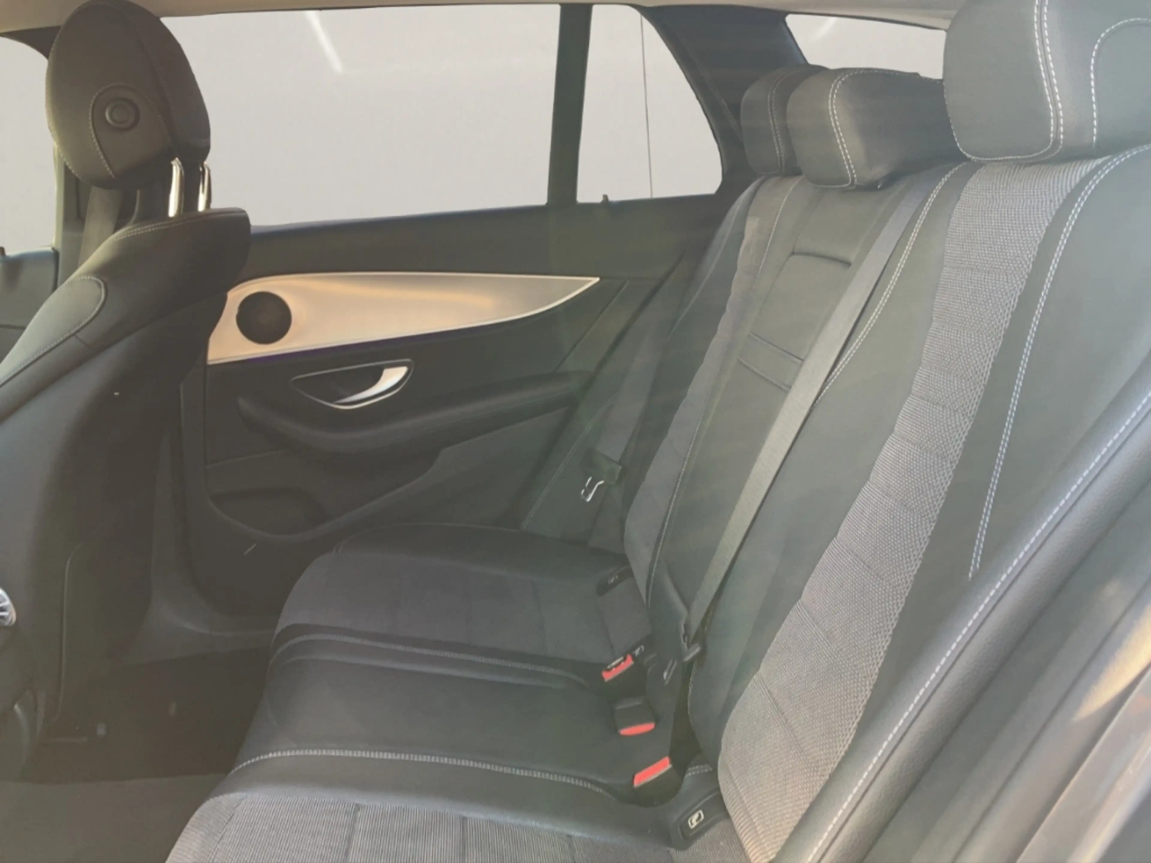 Mercedes-Benz E 250 AVANTGARDE+PDC+8-FACHBEREIFT+AHK — photo 10