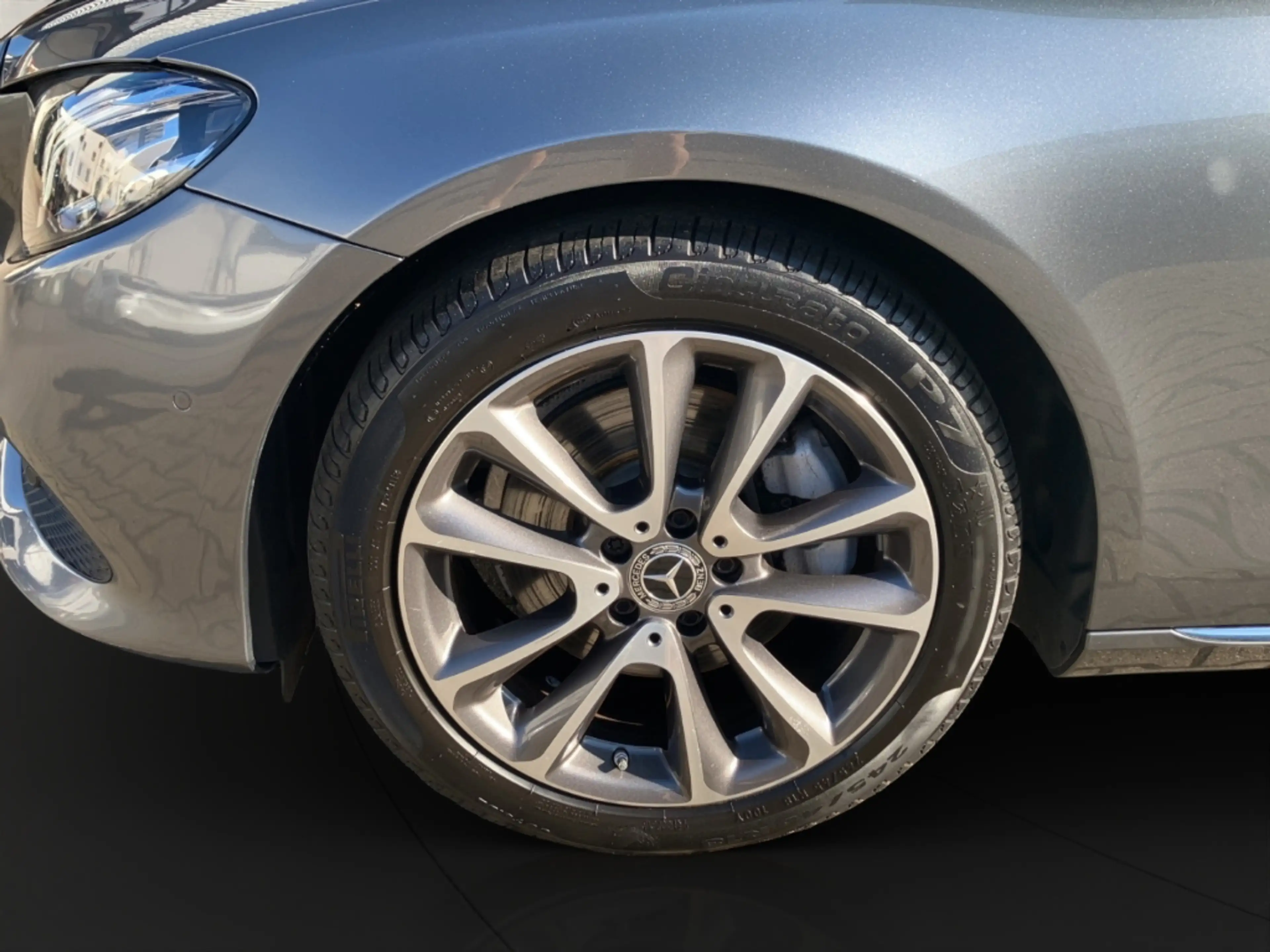 Mercedes-Benz E 250 AVANTGARDE+PDC+8-FACHBEREIFT+AHK — photo 9