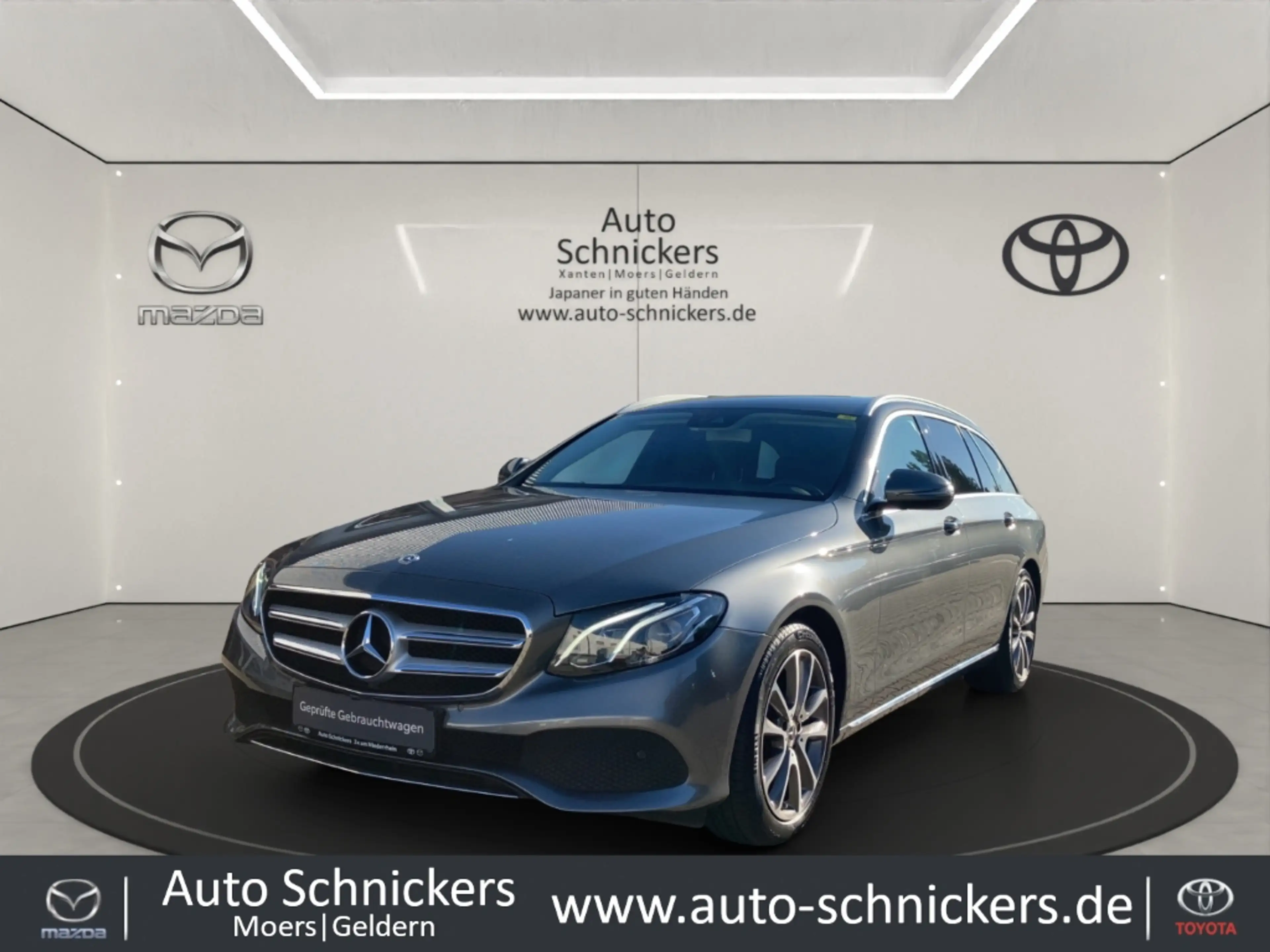 Mercedes-Benz E 250 AVANTGARDE+PDC+8-FACHBEREIFT+AHK