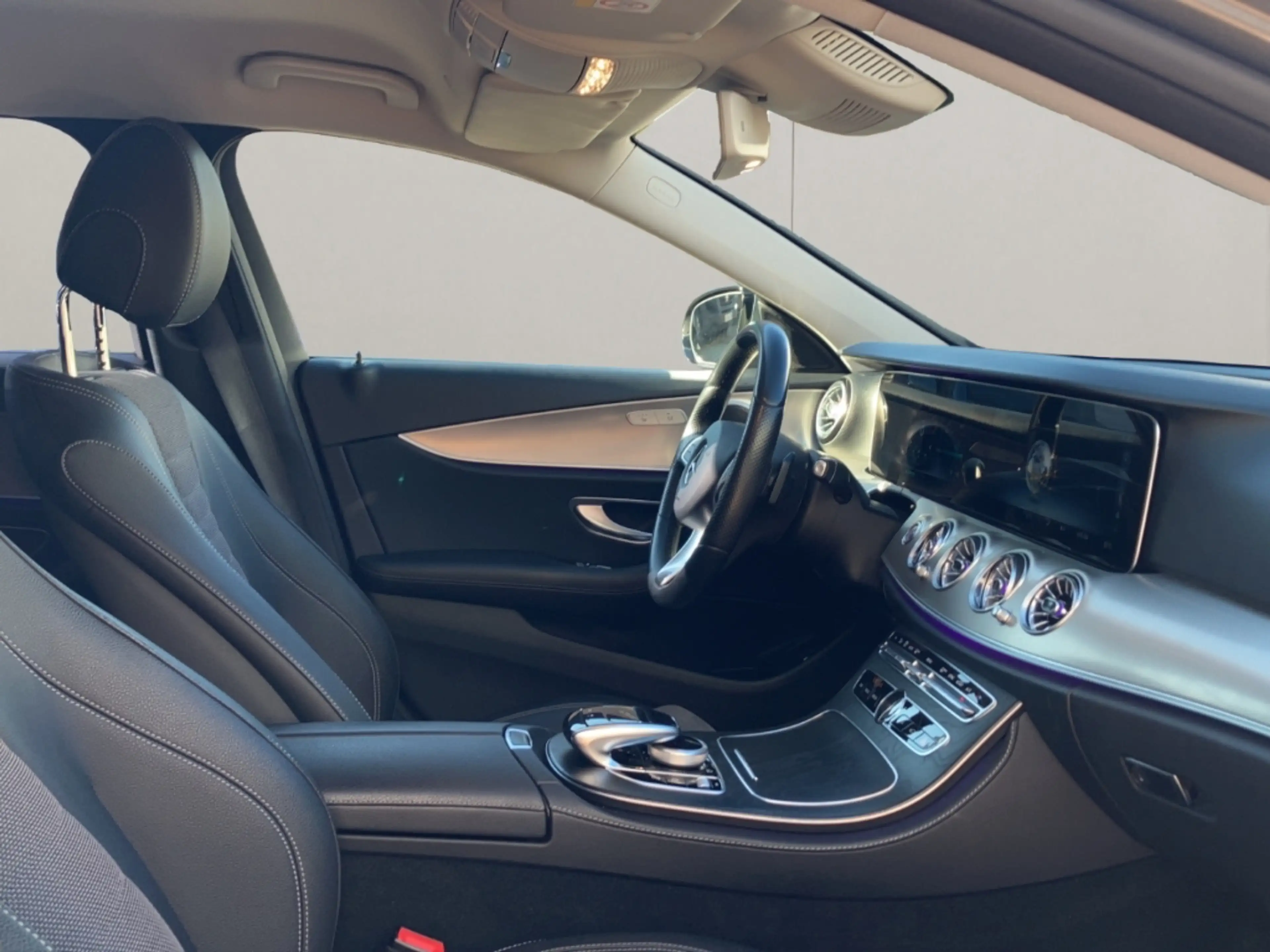 Mercedes-Benz E 250 AVANTGARDE+PDC+8-FACHBEREIFT+AHK — photo 12