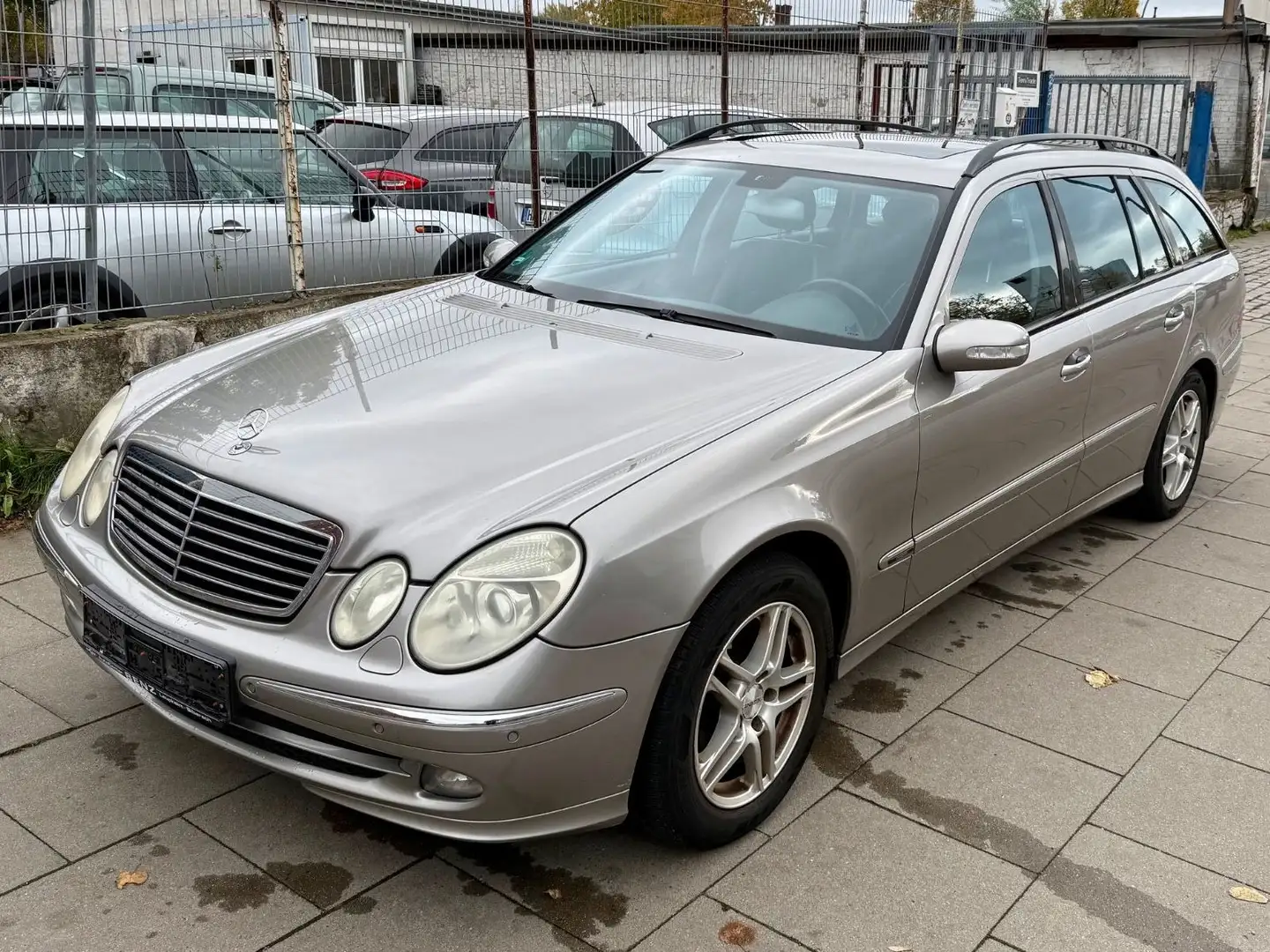 Mercedes-Benz E 220 E -Klasse T-Modell E 220 T CDI / TÜV 02.26 Silber - 1