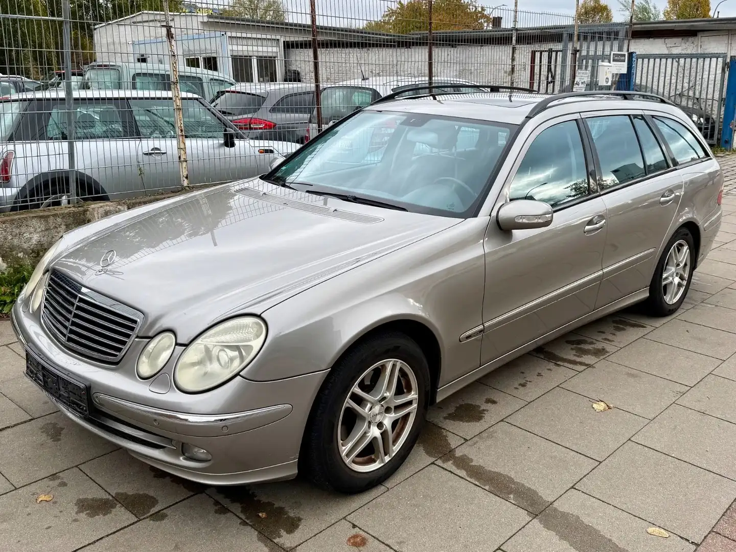 Mercedes-Benz E 220 E -Klasse T-Modell E 220 T CDI / TÜV 02.26 Silber - 2