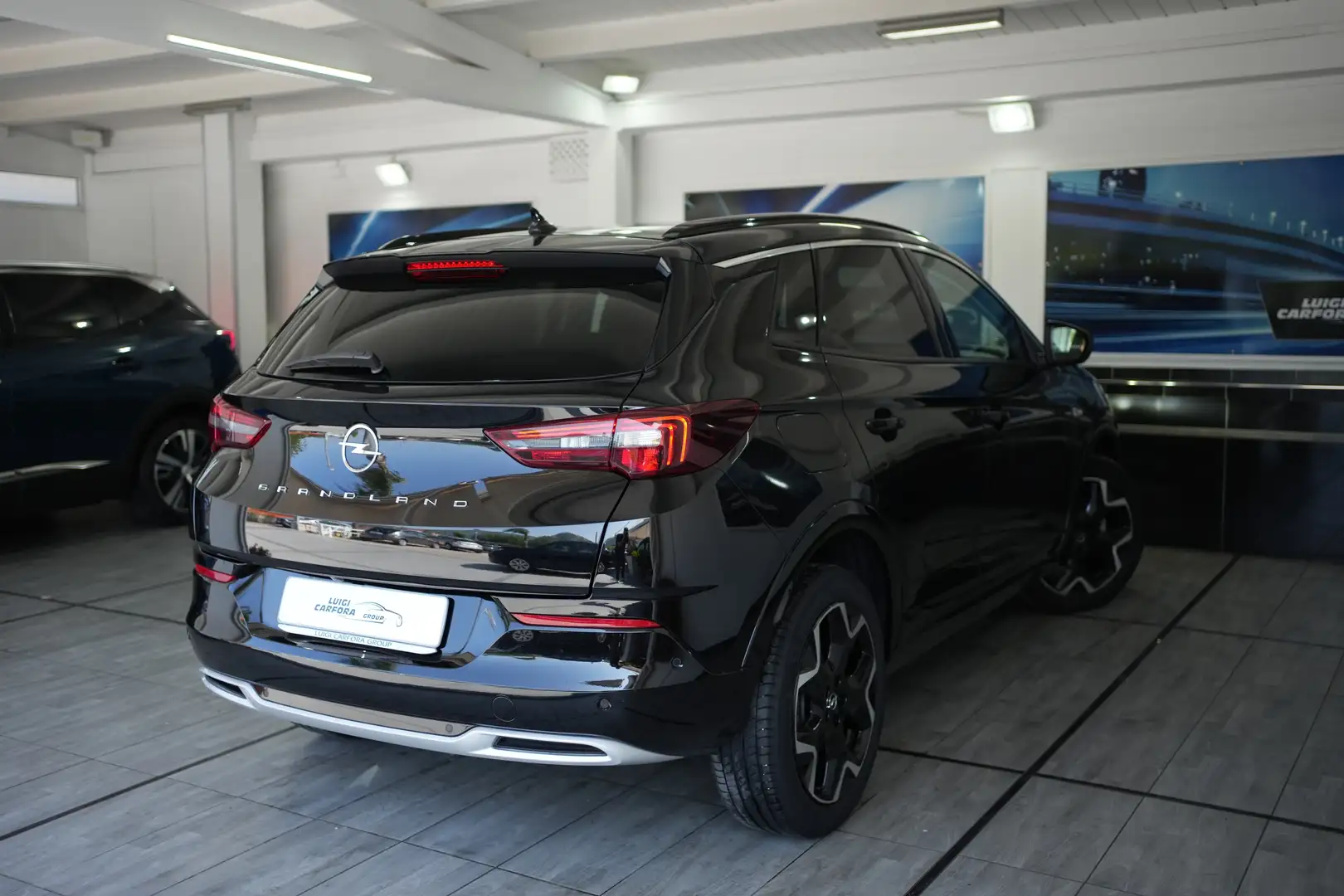 Opel Grandland X 1.5 diesel Ecotec aut. Ultimate Schwarz - 2