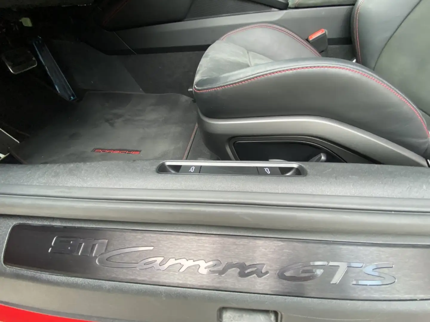 Porsche 992 Carrera GTS Coupé PDK Rojo - 2