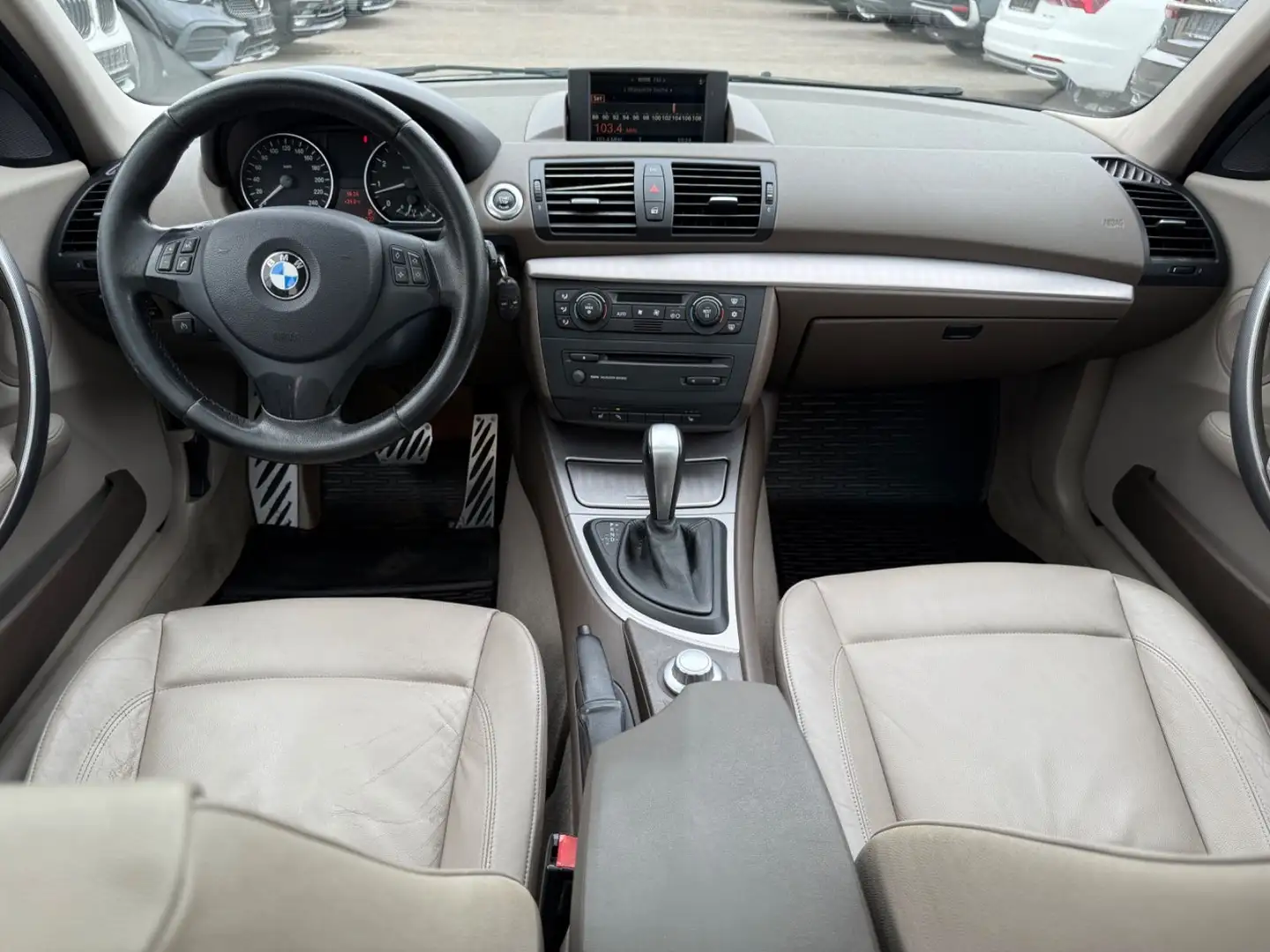 BMW 120 i Aut.*Leder+Navi+Xenon+Schiebedach* Grau - 2