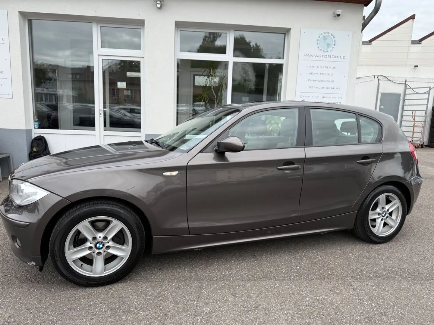 BMW 120 i Aut.*Leder+Navi+Xenon+Schiebedach* Grau - 1