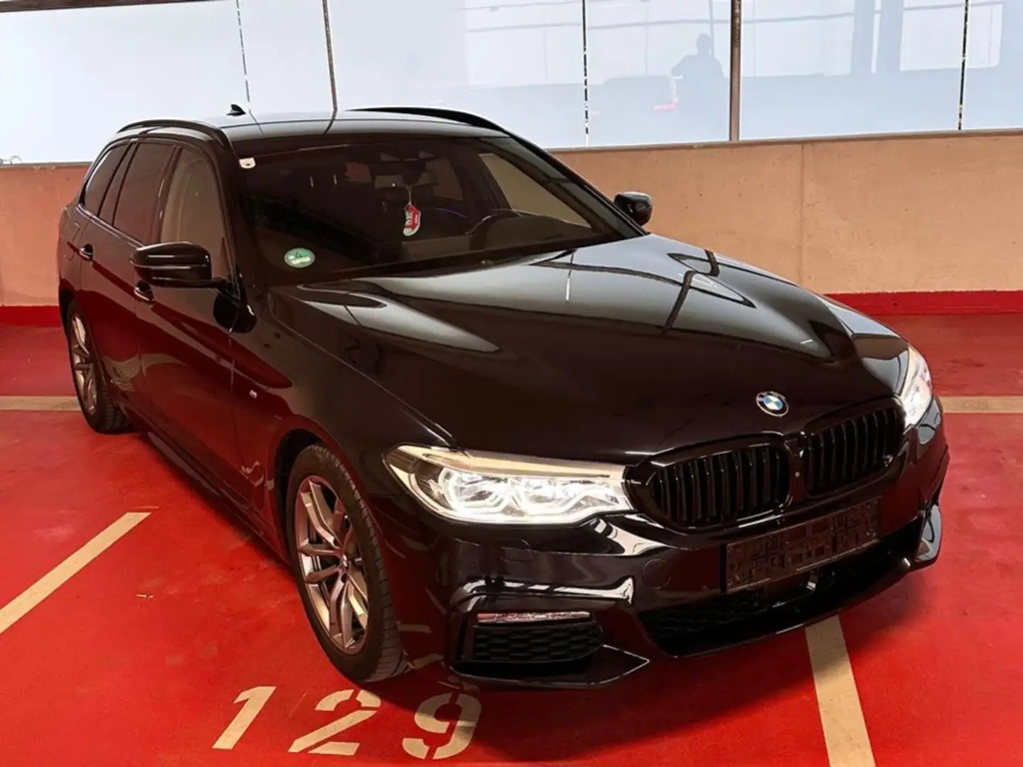 BMW 530 d xDrive Touring Aut. Schwarz - 2