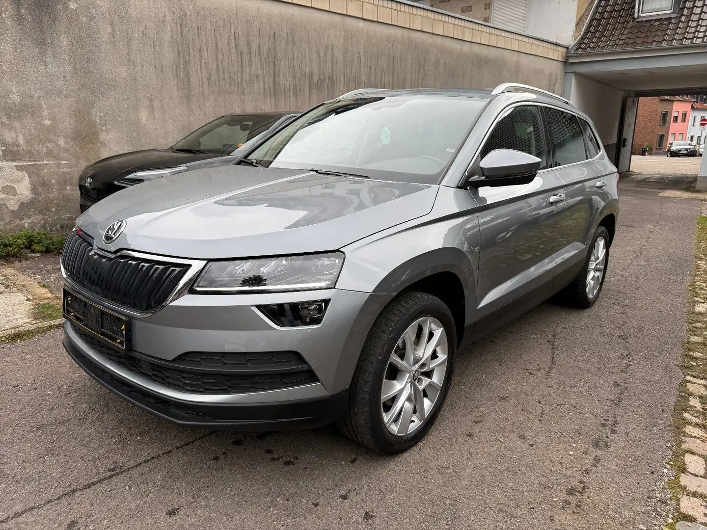 Skoda Karoq 2.0 TDI DSG 4x4 Style *Pano/Leder/Kamera* Gris - 1