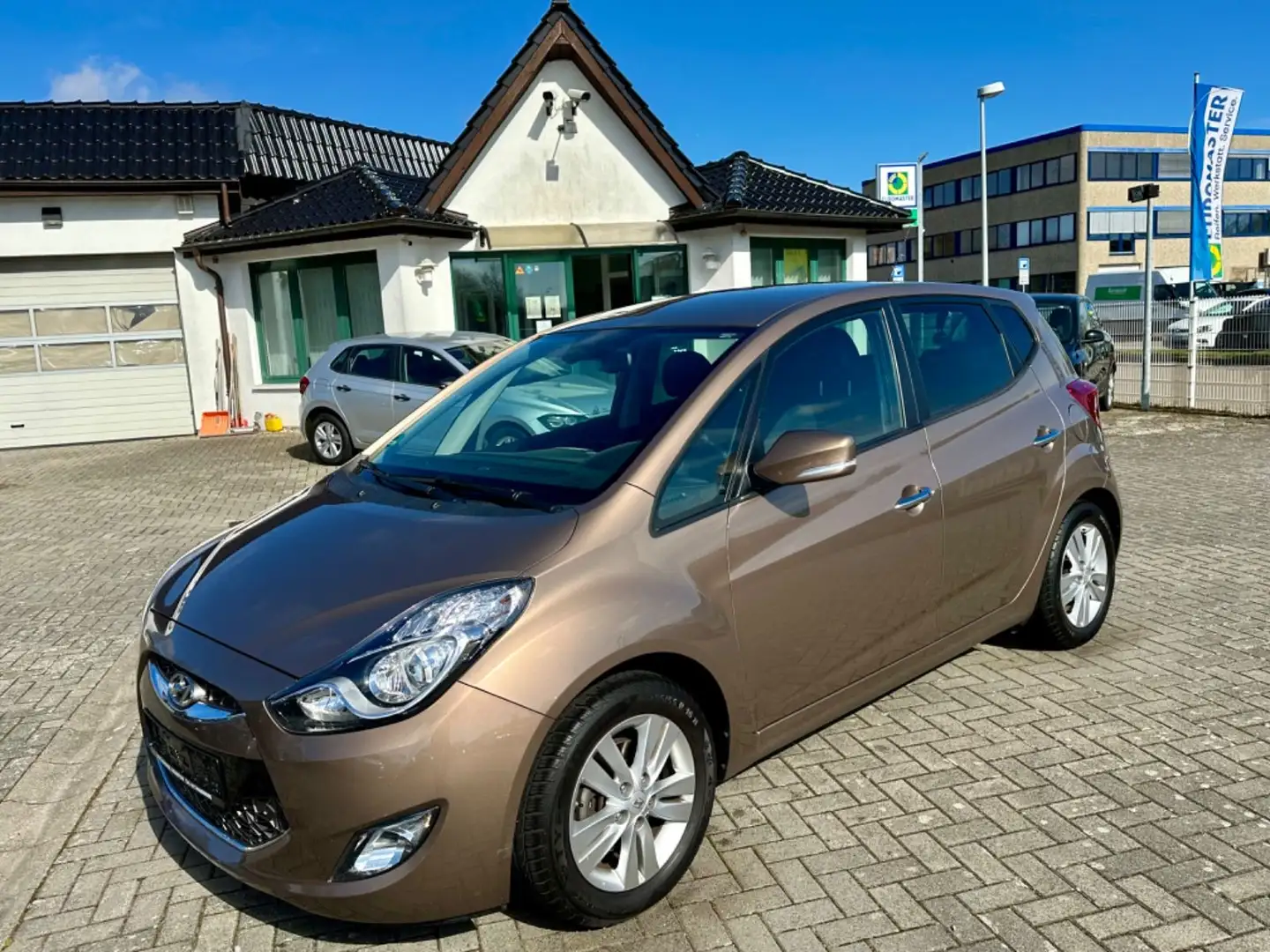 Hyundai iX20 Trend KLIMAAUTOMATIK TEMPOMAT PDC SHZ  ABS Braun - 1