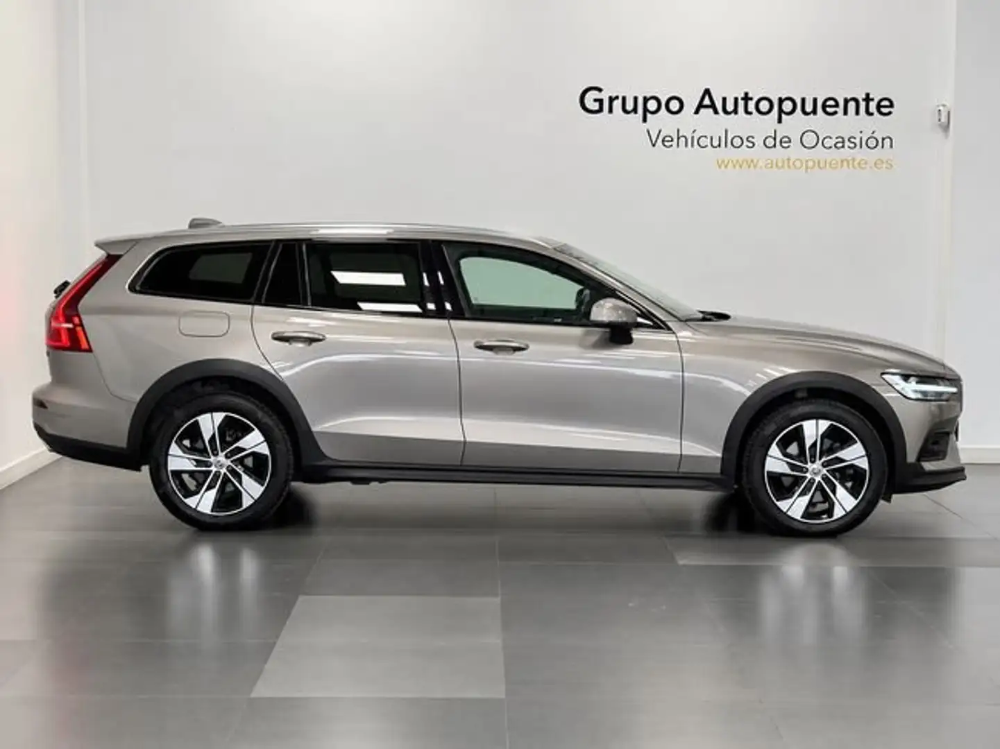 Volvo V60 Cross Country 2.0 B4 D PRO AUTO Amarillo - 2