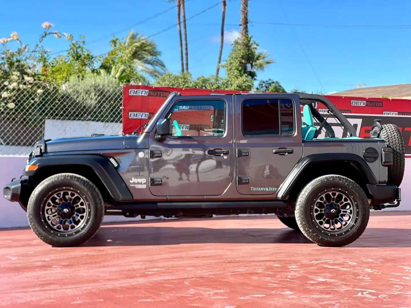 Jeep Wrangler Unlimited 3.6 Rubicon Aut. Gris - 2