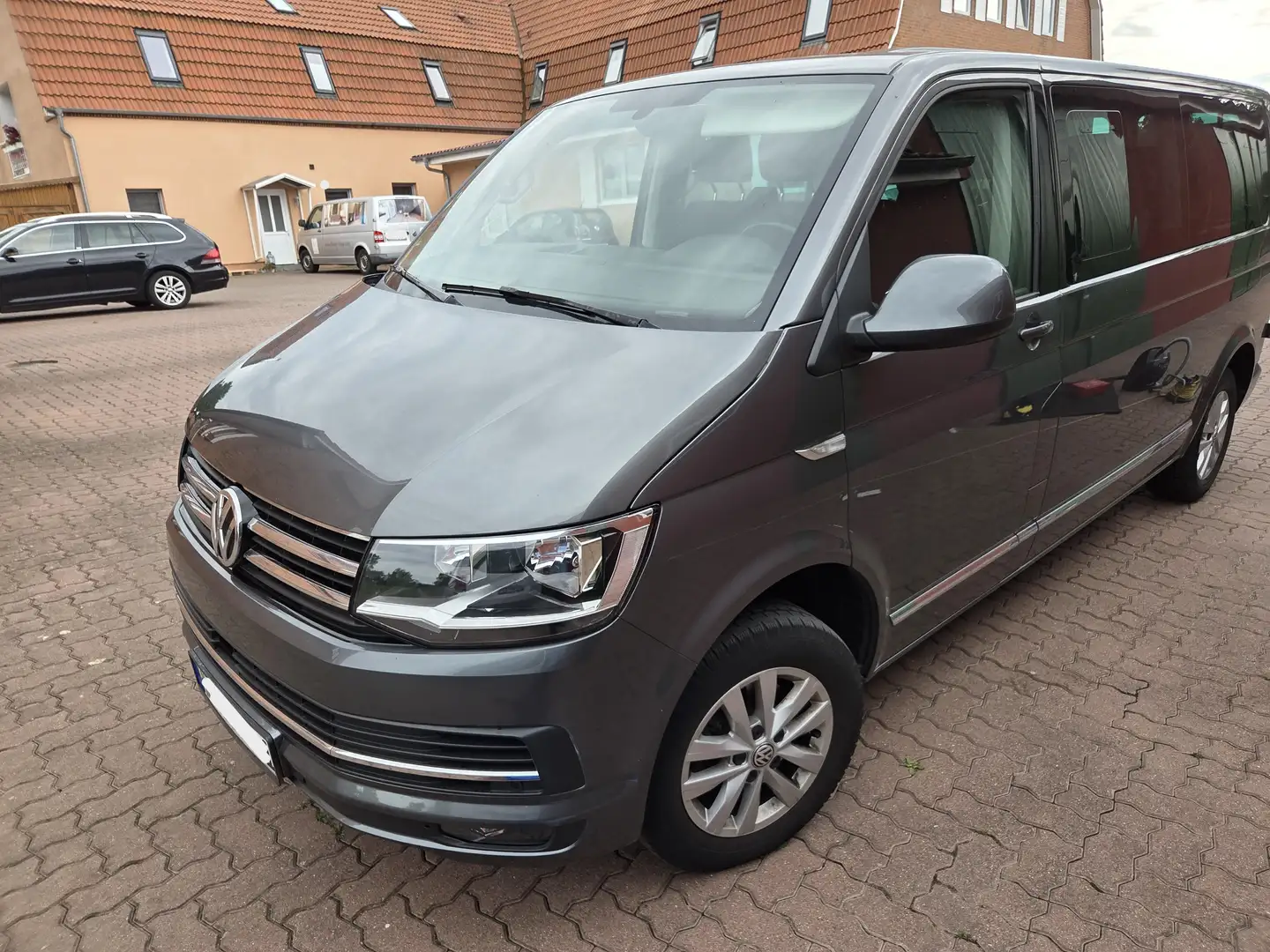 Volkswagen T6 Caravelle Caravelle 2.0, DSG Lang Comfortline Grau - 1