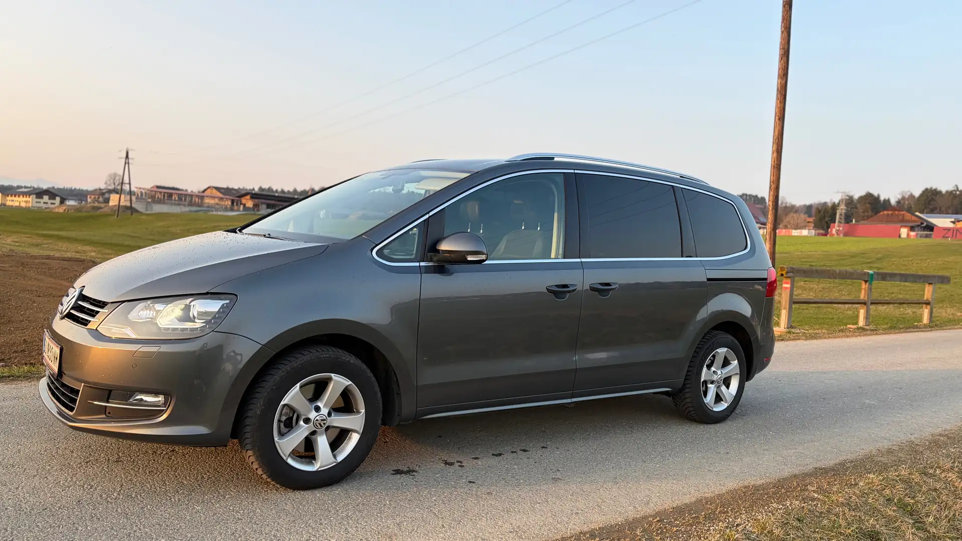 Volkswagen Sharan Sharan Sky BMT 2,0 TDI DSG Sky Grau - 2