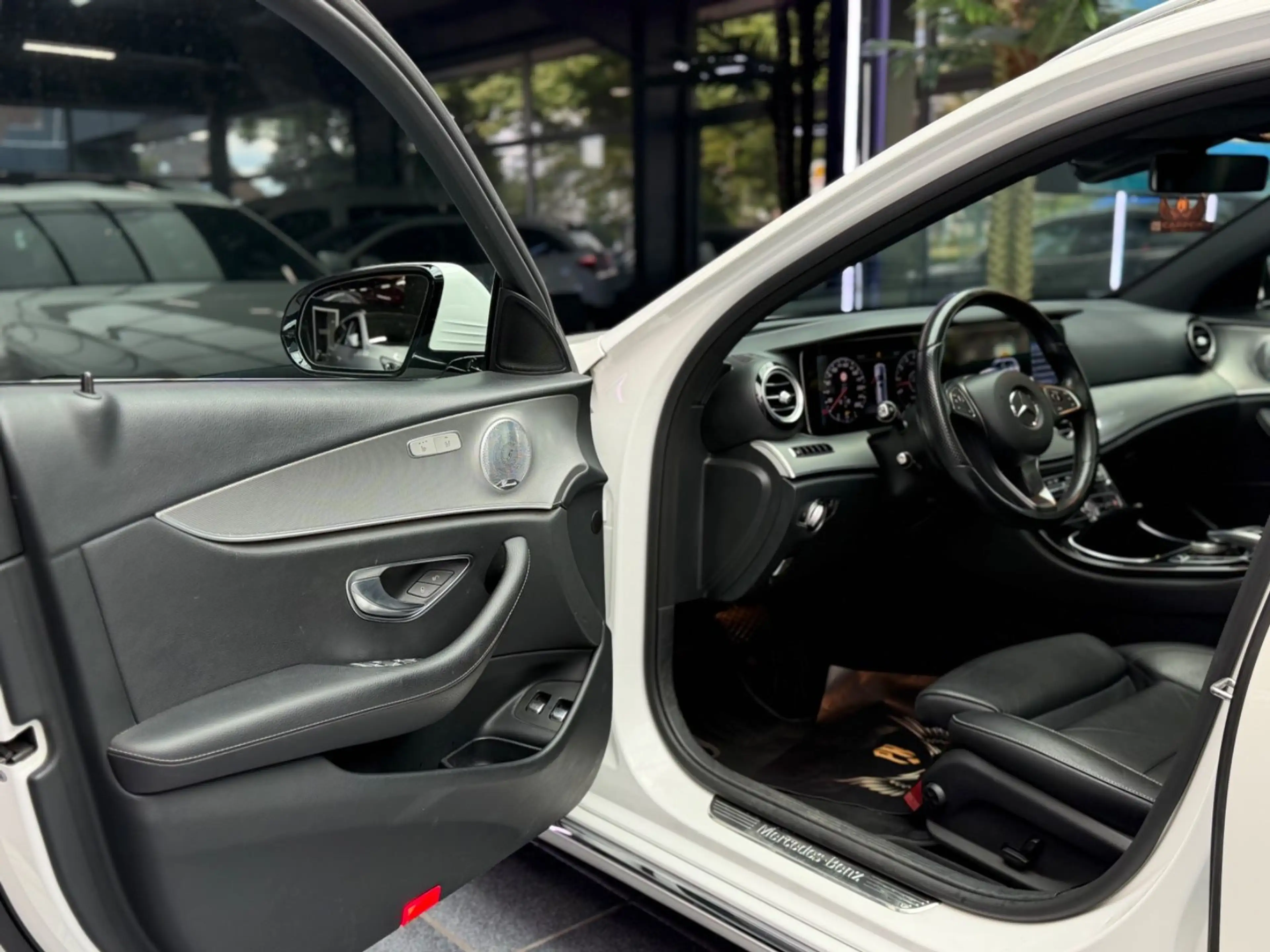 Mercedes-Benz E 400 E T-Modell 4Matic/LED/AHK/360°/Vollleder/ — photo 9