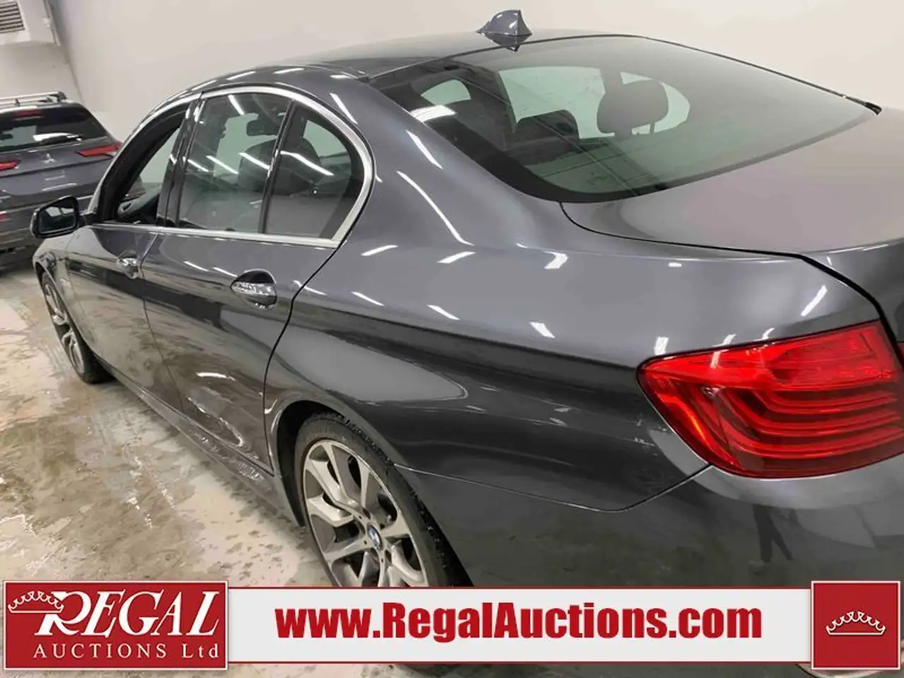 BMW 5 Series снимка BMW 5 Series