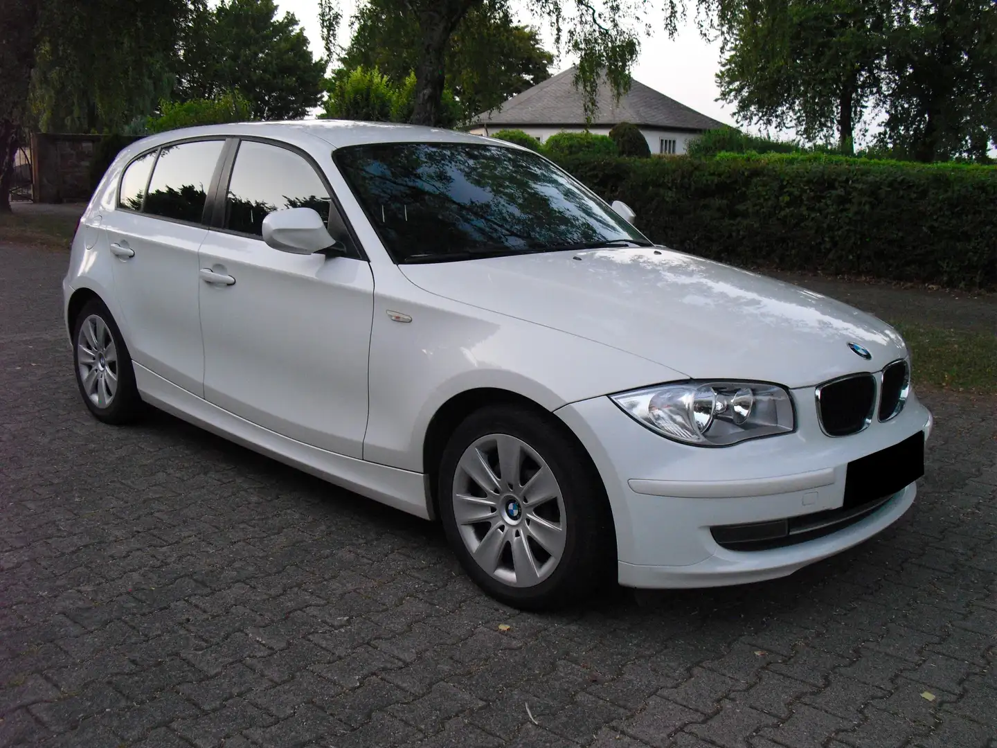 BMW 116 116i - EZ 2011 - TÜV bis 08/2027 - Klima Bílá - 1