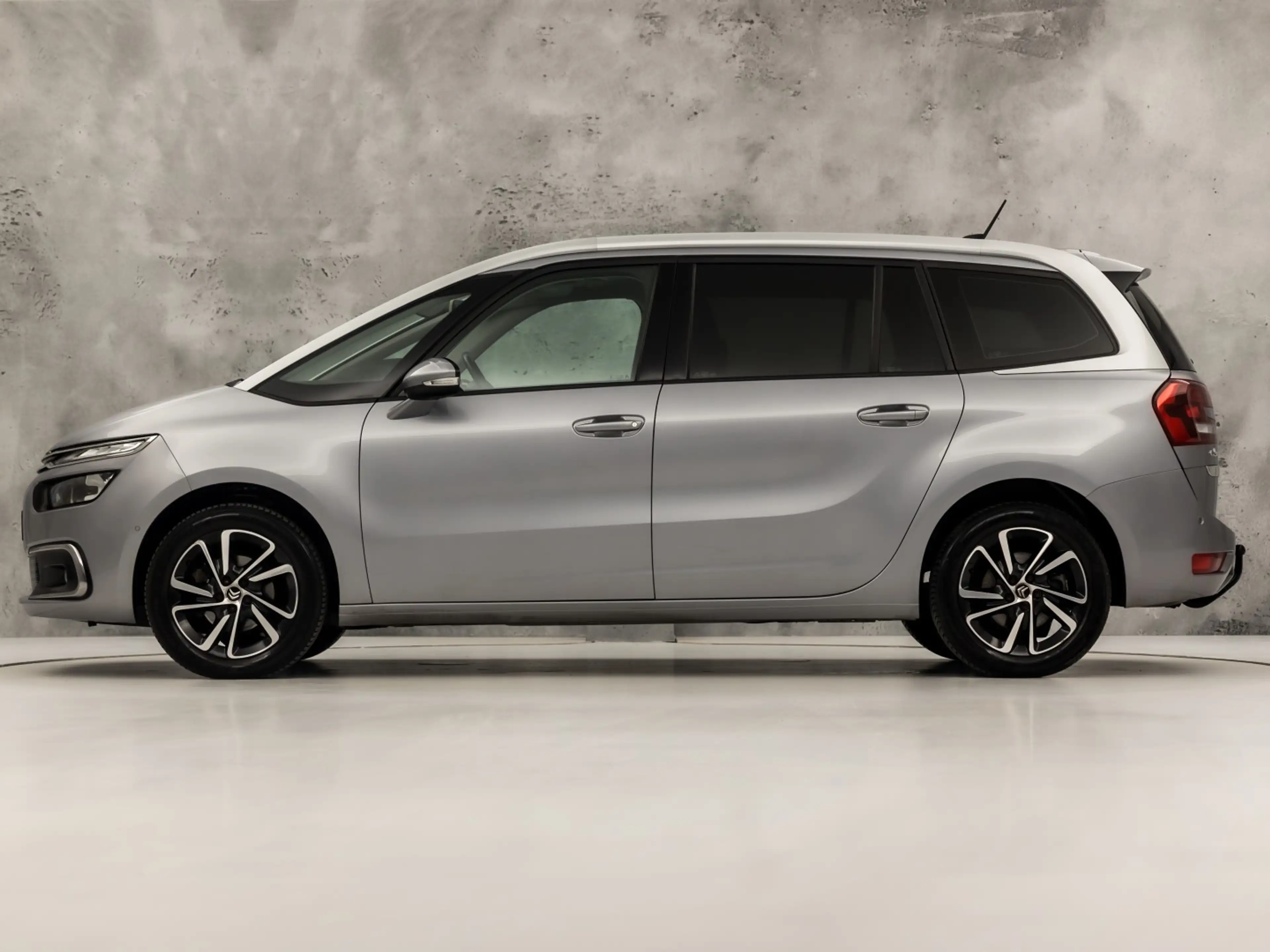 Citroen Grand C4 Picasso 1.2 PureTech Sport Automaat (APPLE CARPLAY, NAVIGA — photo 2