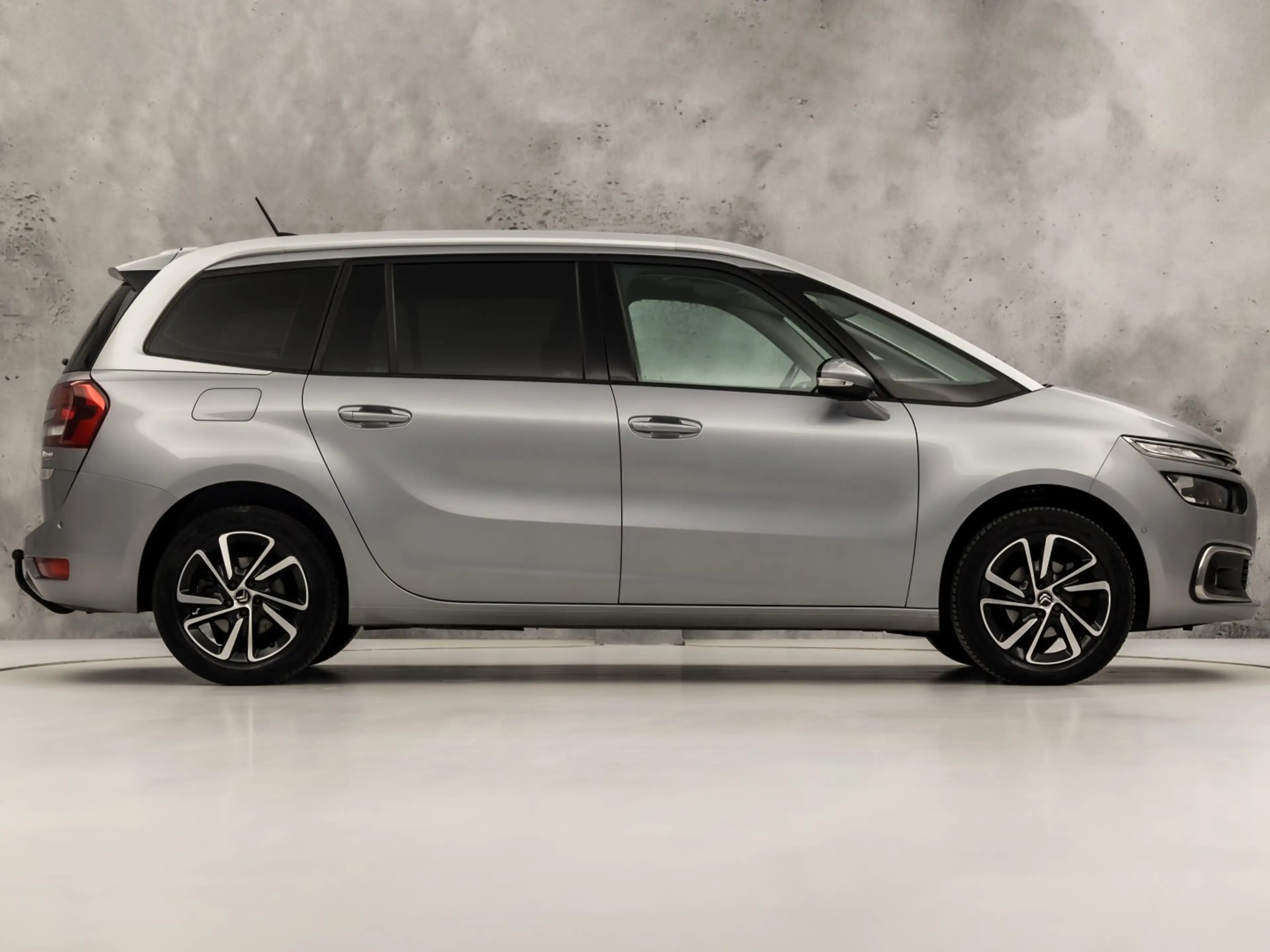 Citroen Grand C4 Picasso 1.2 PureTech Sport Automaat (APPLE CARPLAY, NAVIGA — photo 4