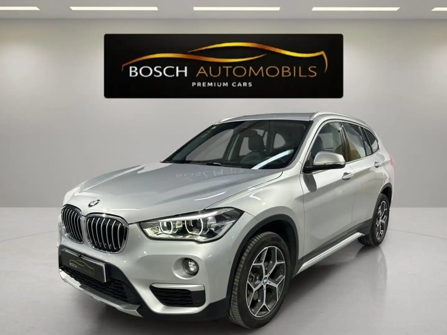 BMW X1 sDrive 18dA Gris - 1