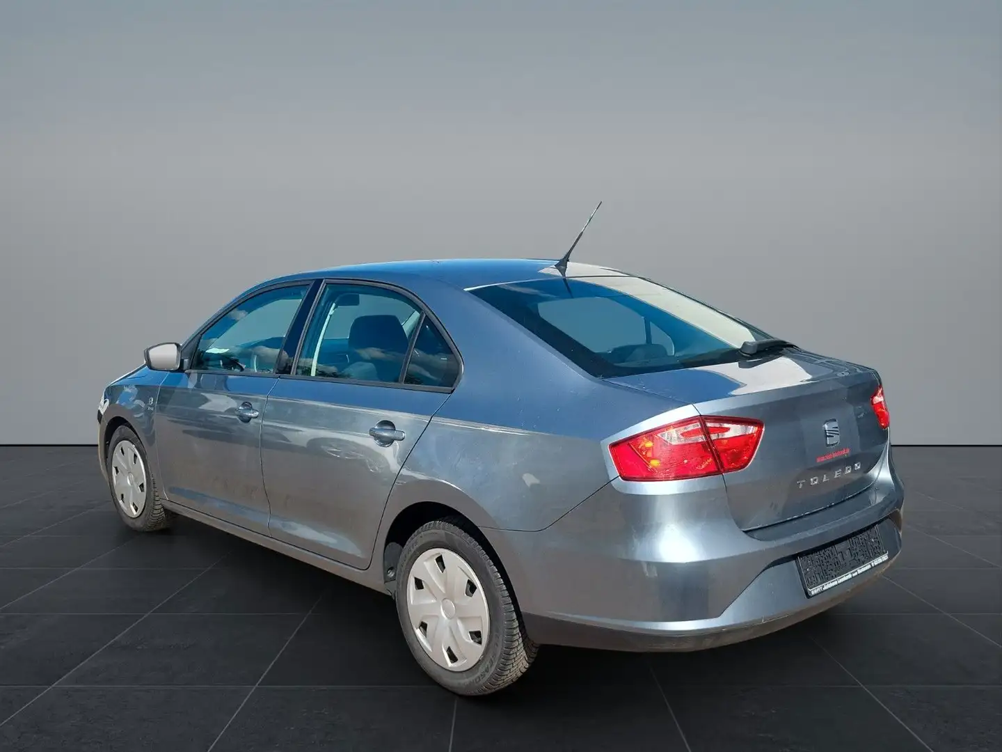 SEAT Toledo Sondermodell "Reference" aus 2-Hand Grau - 2