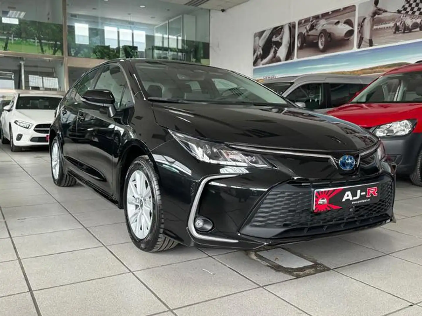 Toyota Corolla Sedán 140H Eco Schwarz - 1