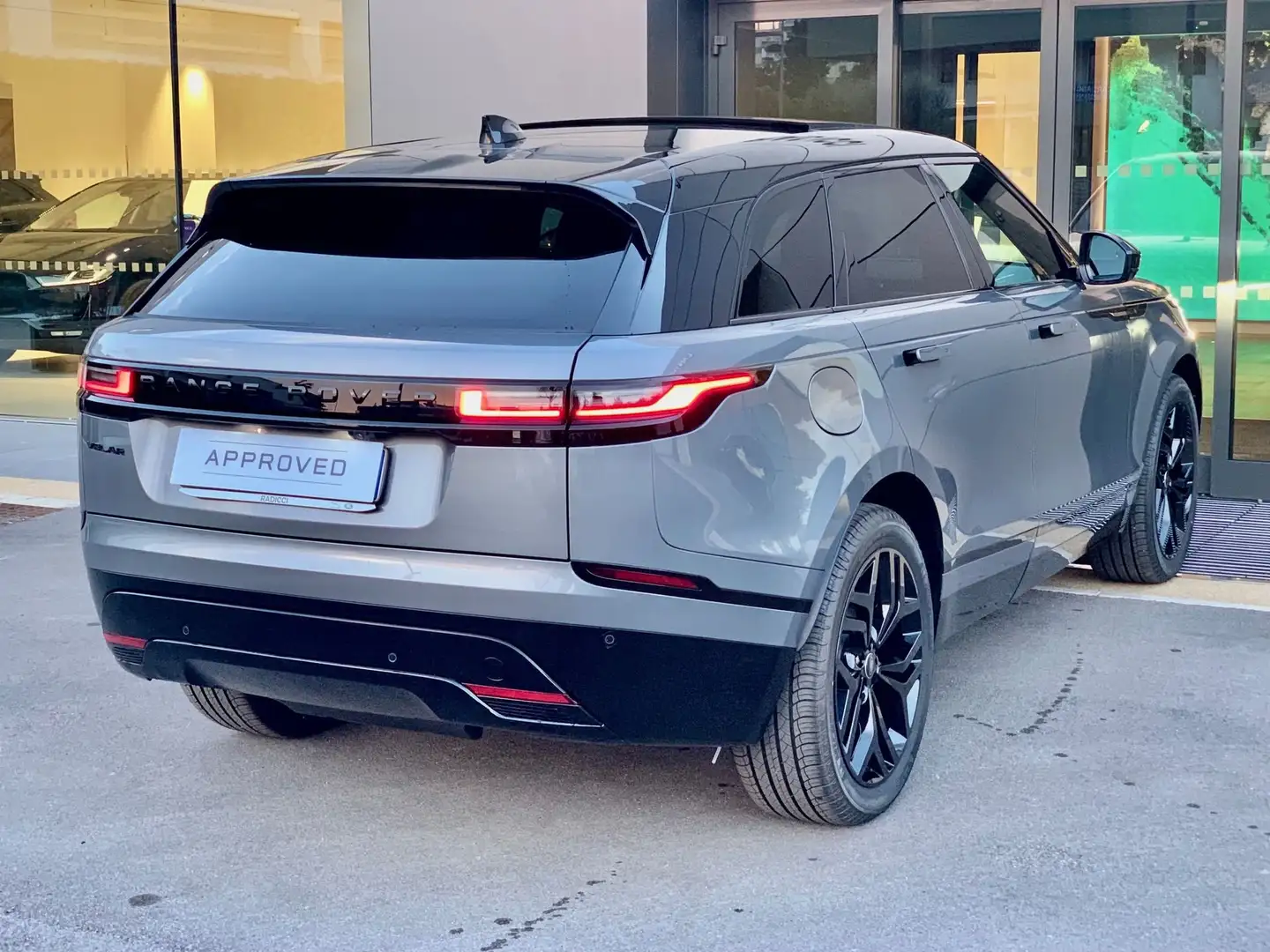 Land Rover Range Rover Velar 2.0D I4 204 CV R-Dynamic SE Iva Esposta - 2