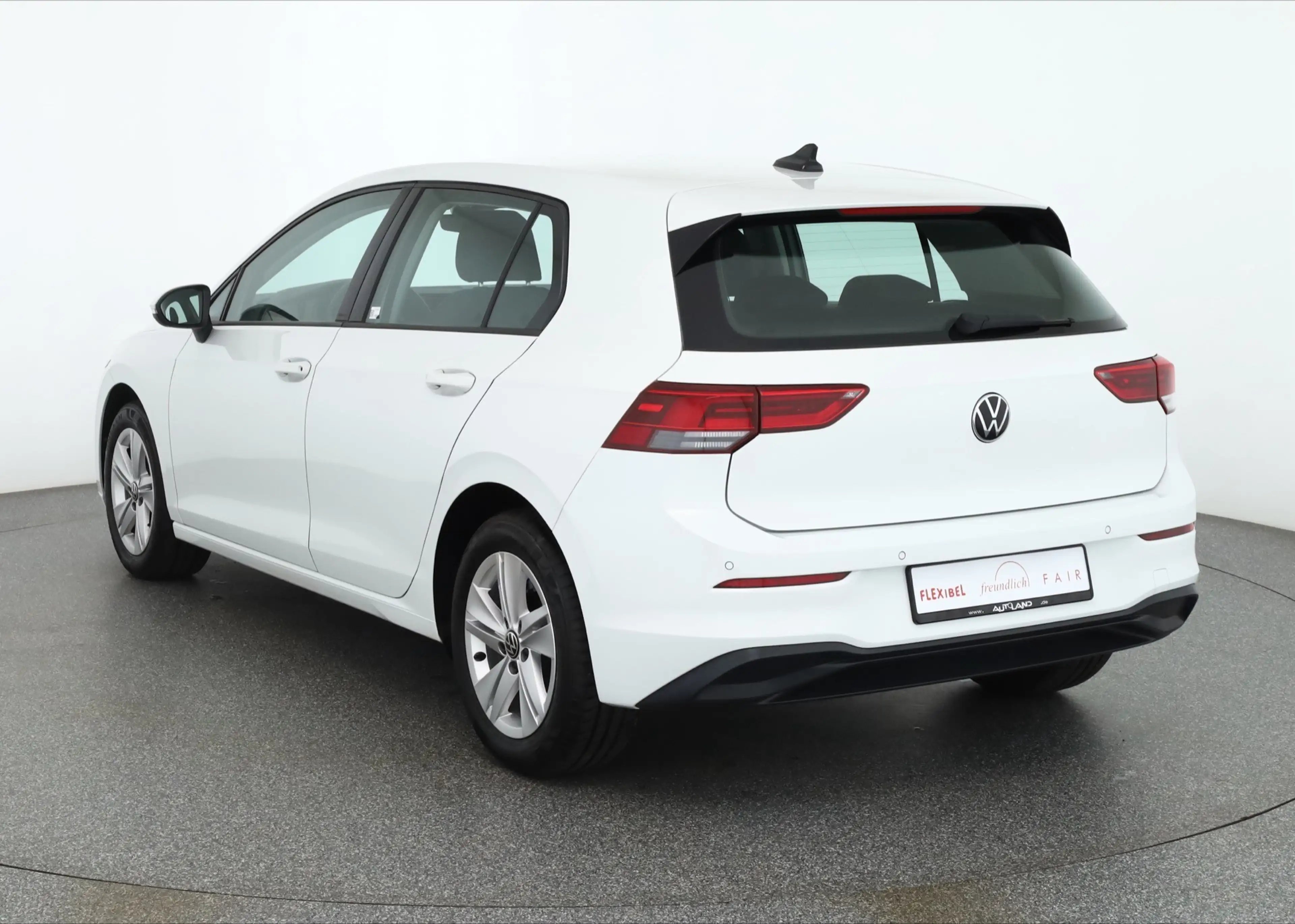 Volkswagen Golf VIII 1.0 eTSI DSG LED Navi ACC DAB — photo 3