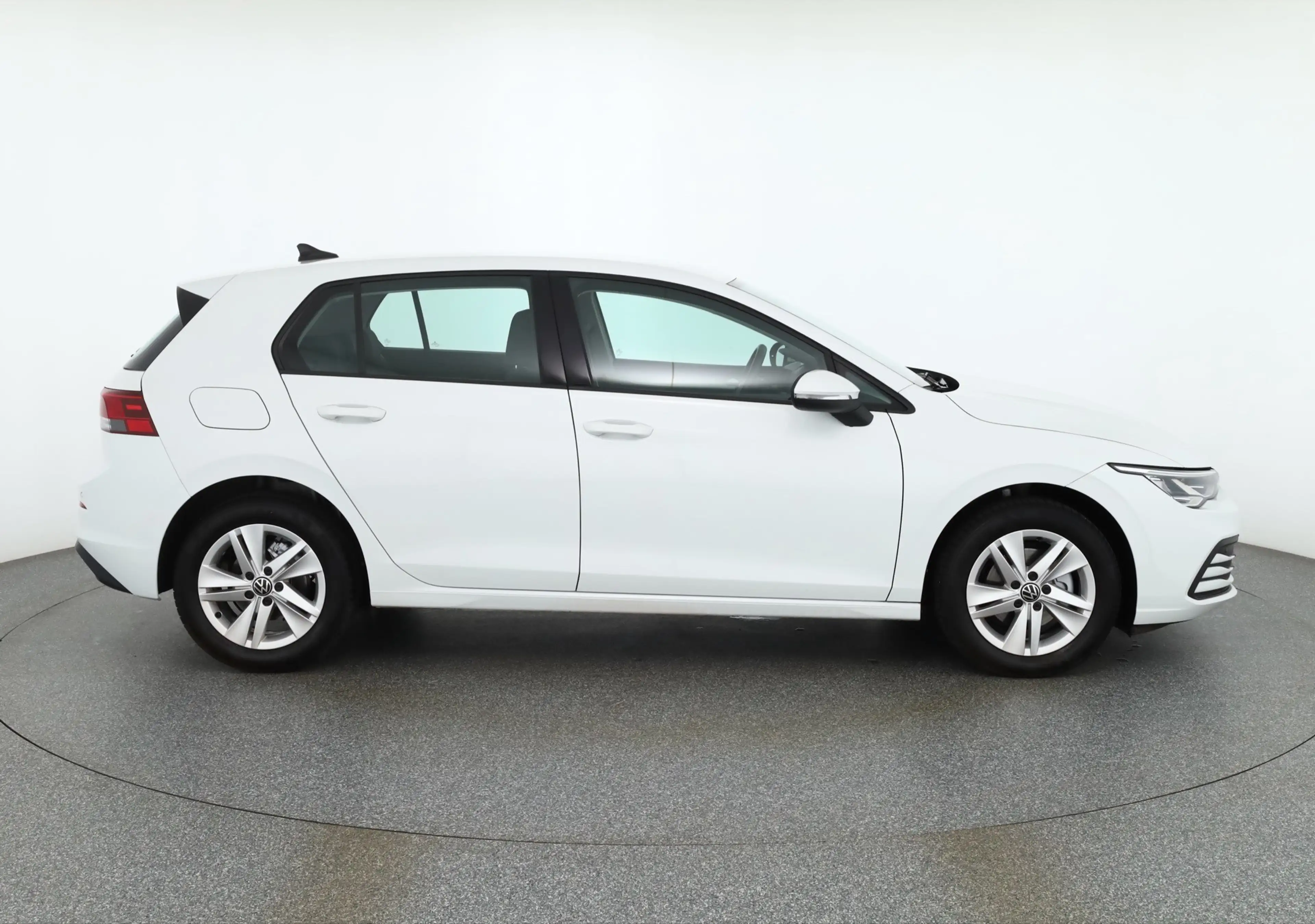Volkswagen Golf VIII 1.0 eTSI DSG LED Navi ACC DAB — photo 6