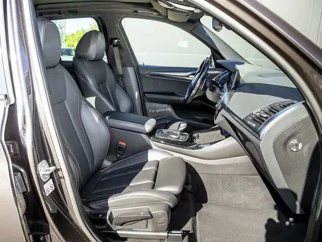 BMW X3 view 4