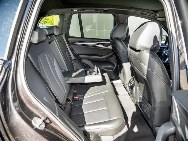 BMW X3 view 18