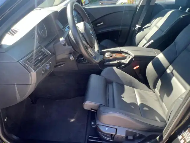BMW 5 Series view 11