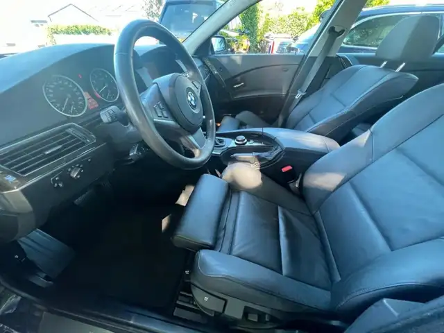 BMW 5 Series view 12